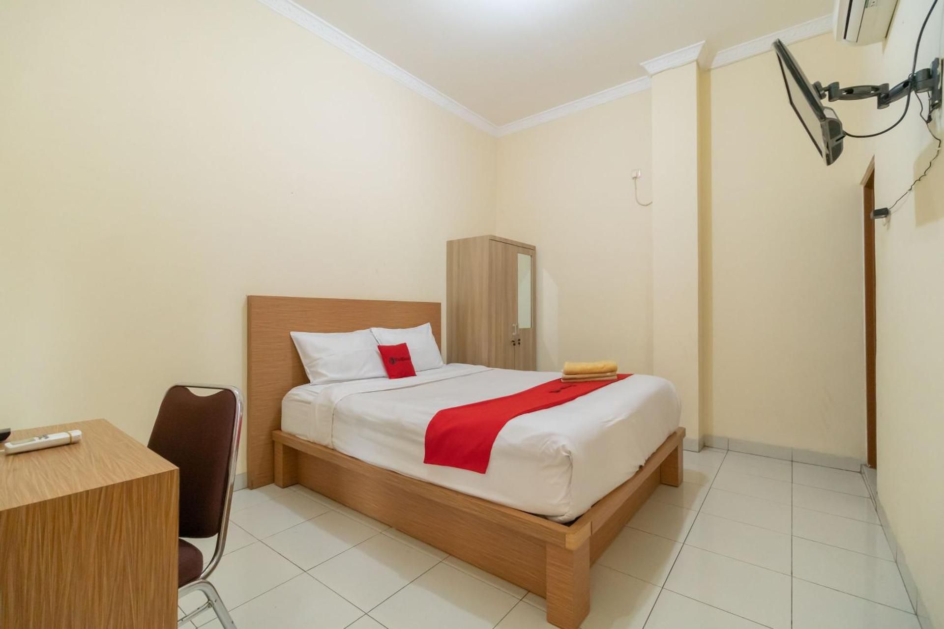 RedDoorz Room
