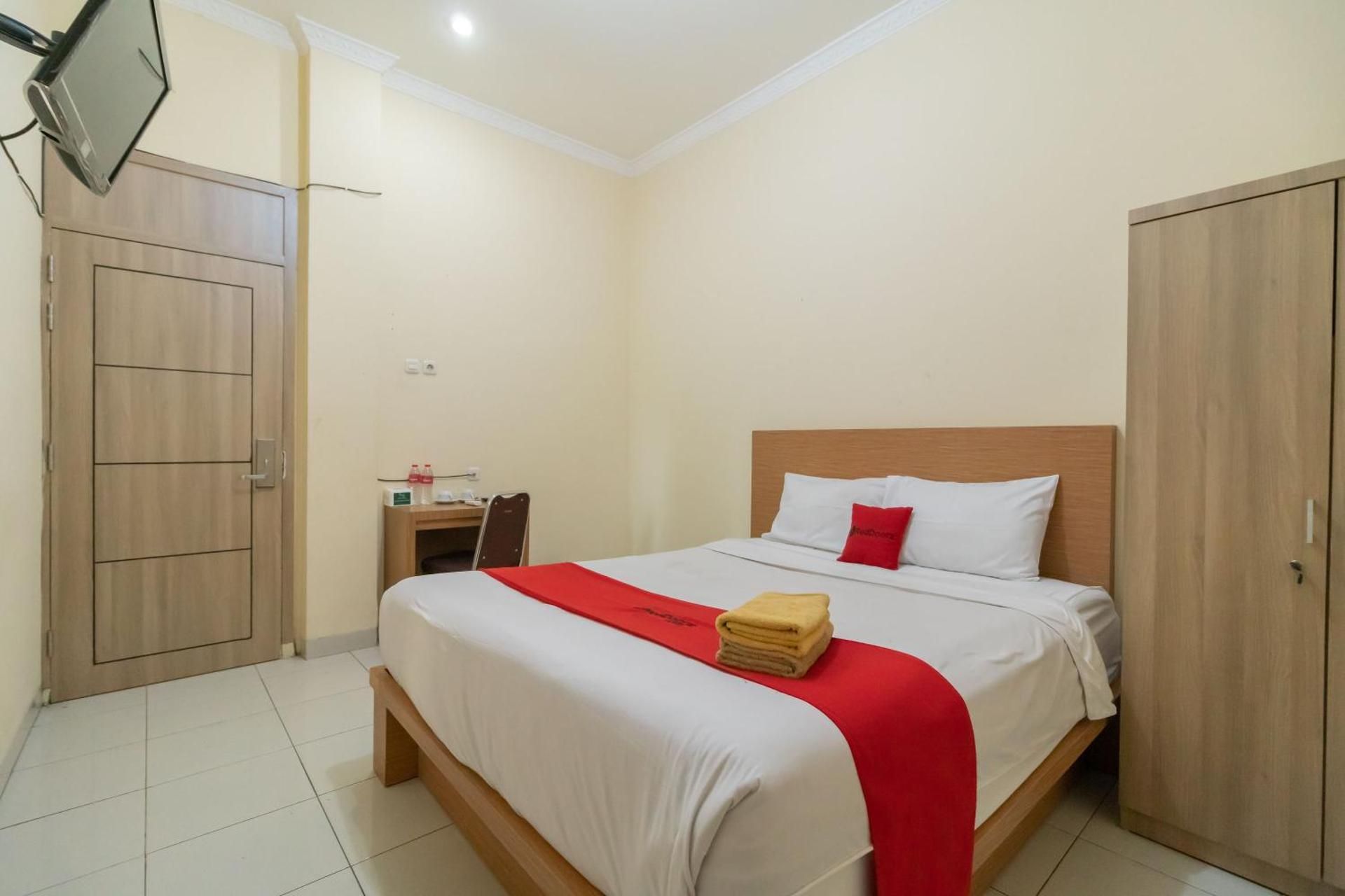 RedDoorz Room