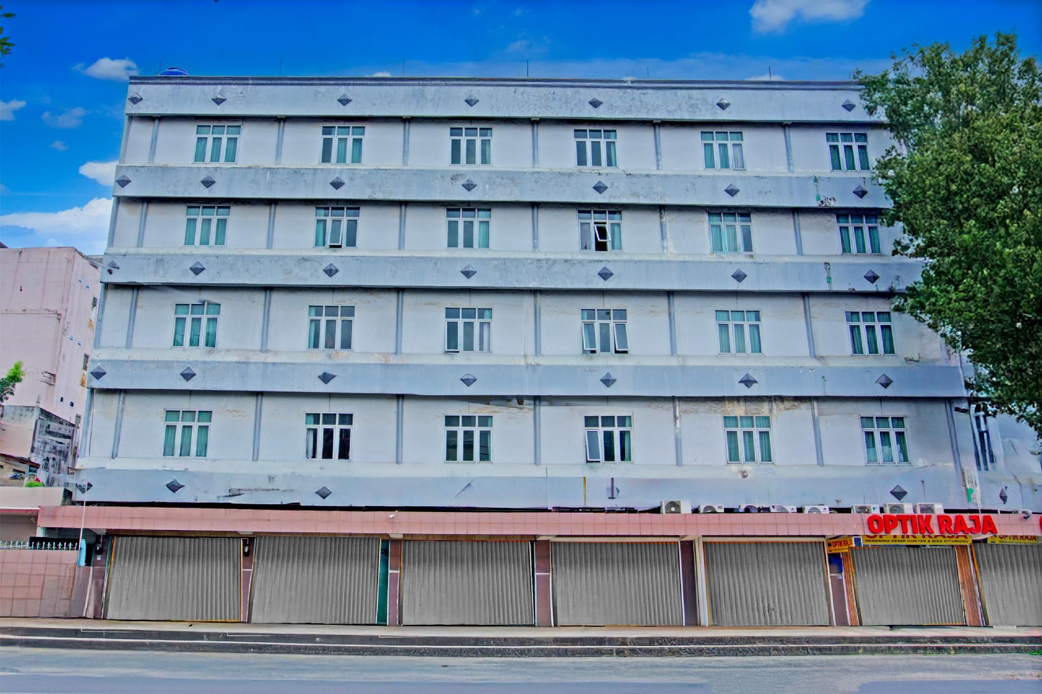 Townhouse Oak Palembang Near Jembatan Ampera Formerly Azzura Hotel