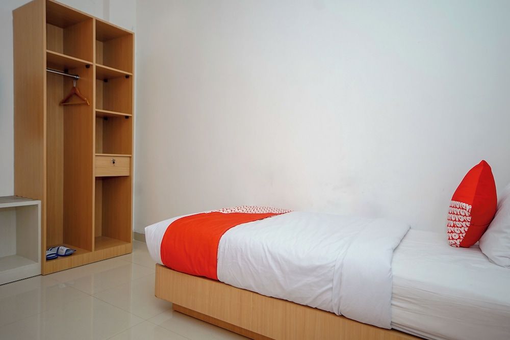 Townhouse Oak Palembang near Palembang Golf Club formerly KR Hotel Deluxe Twin Room