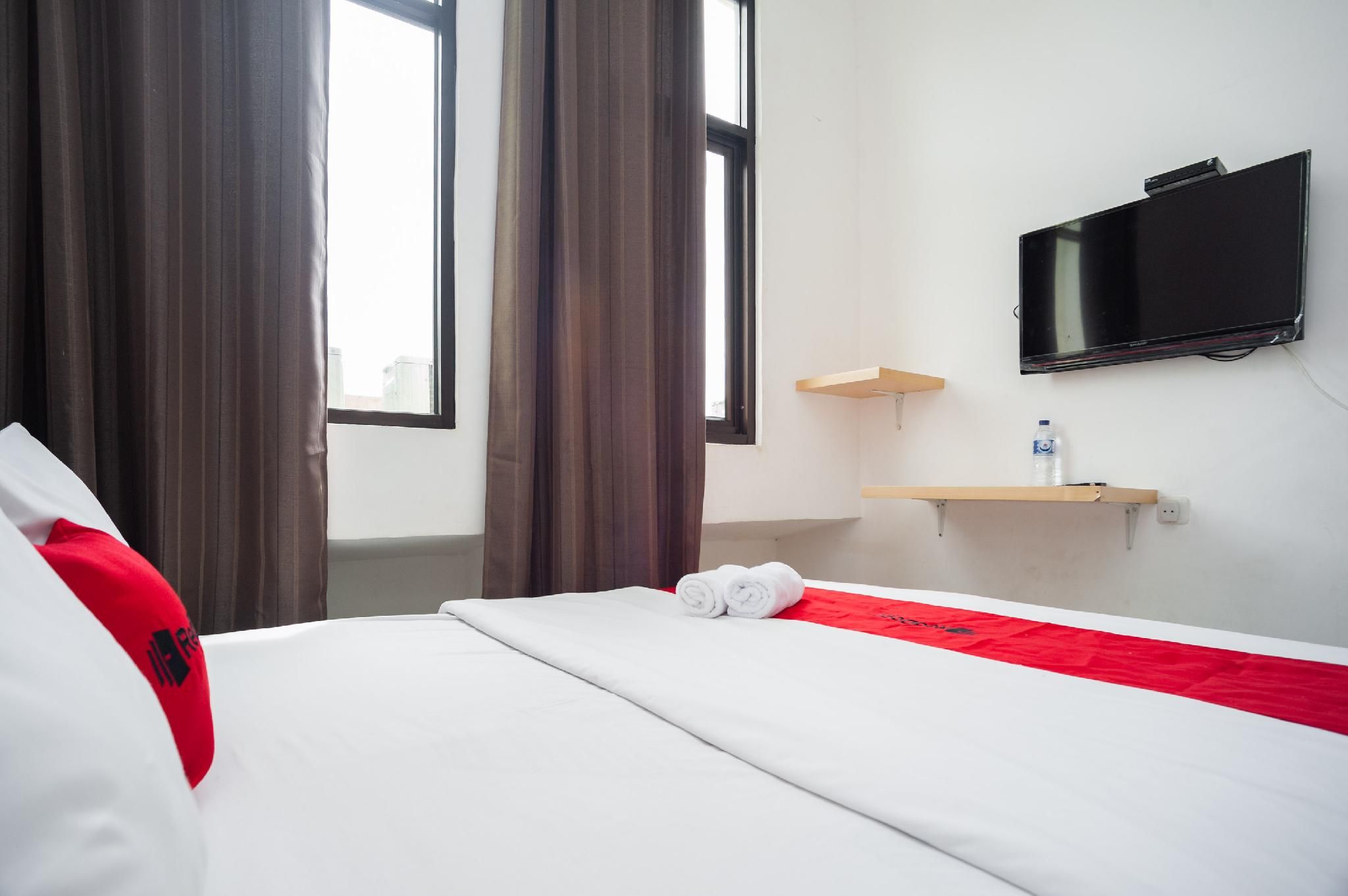 RedDoorz Room