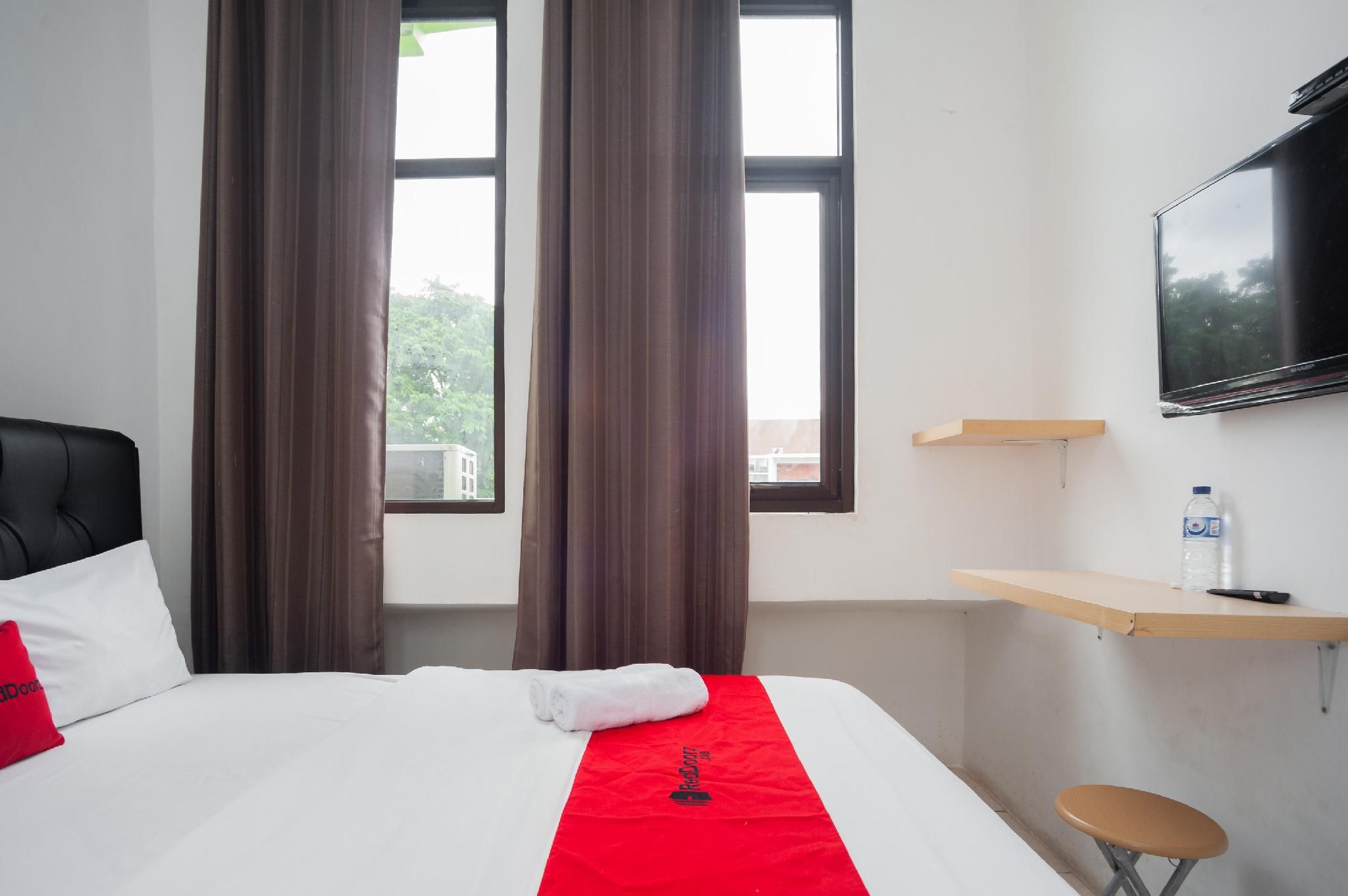 RedDoorz Room