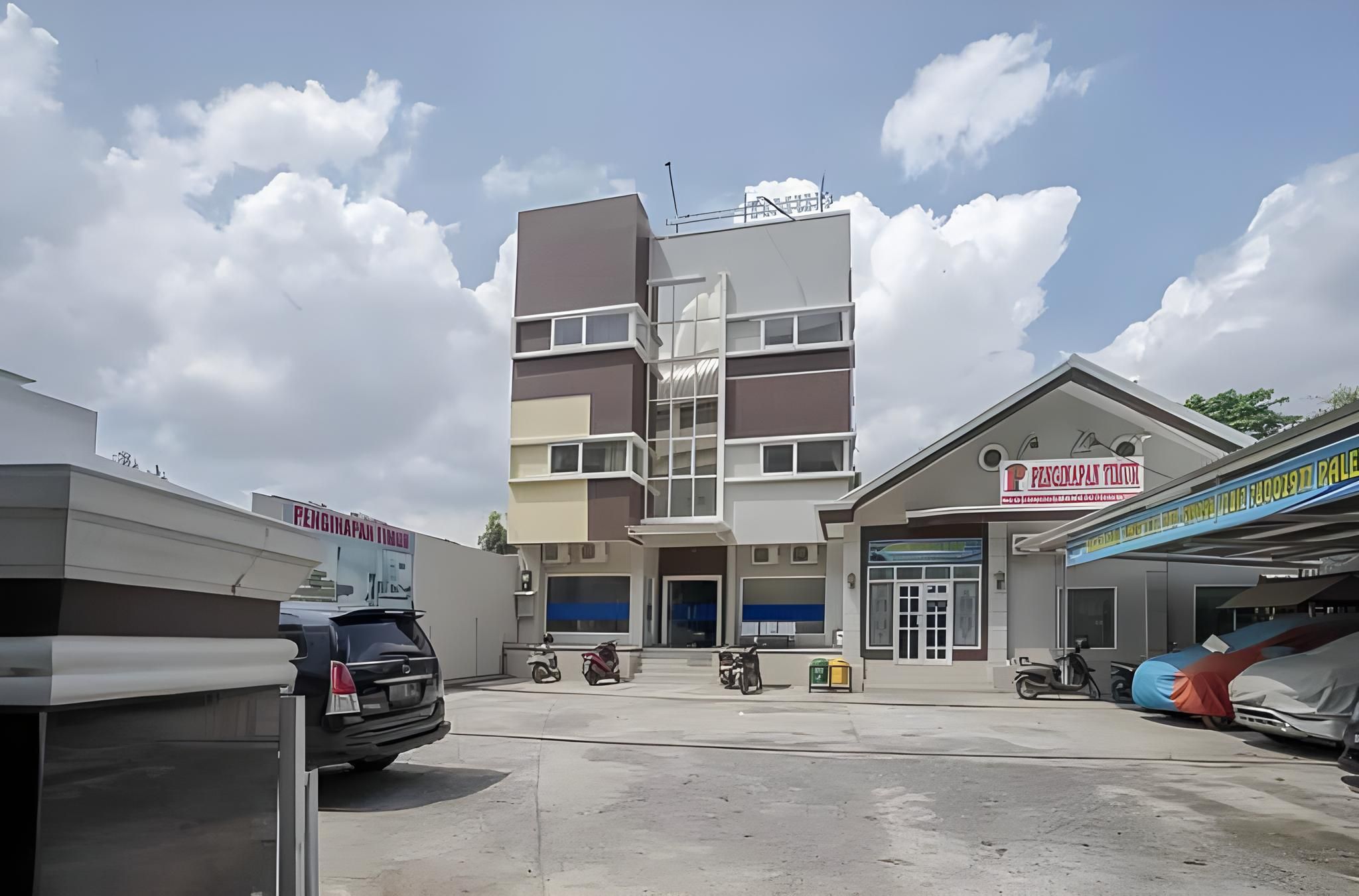 Reddoorz Plus near Palembang Airport 3