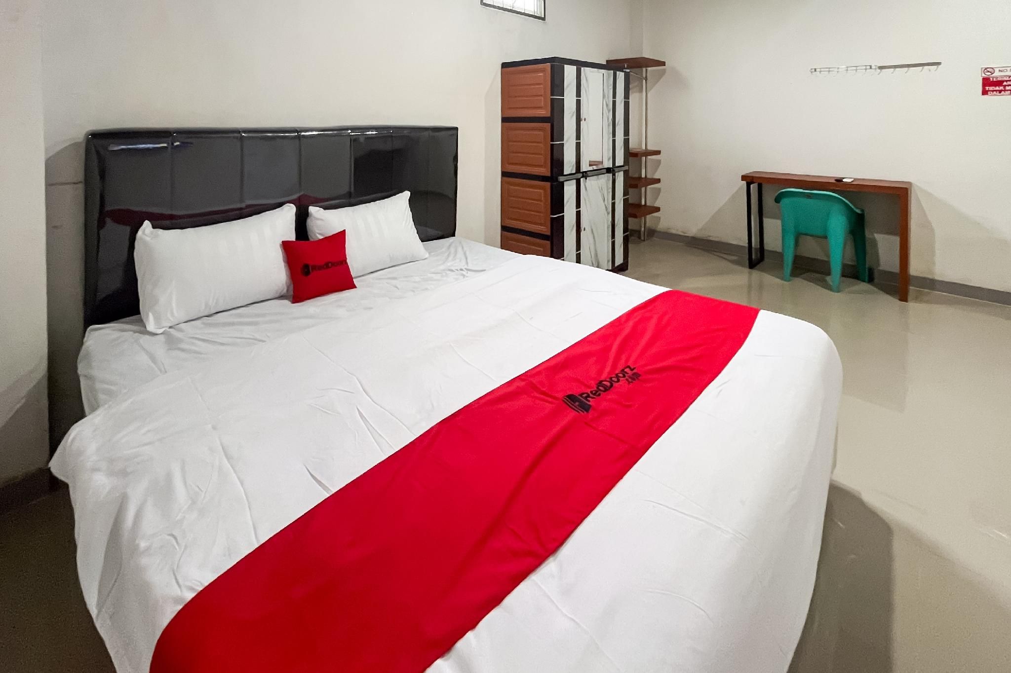 RedDoorz Room
