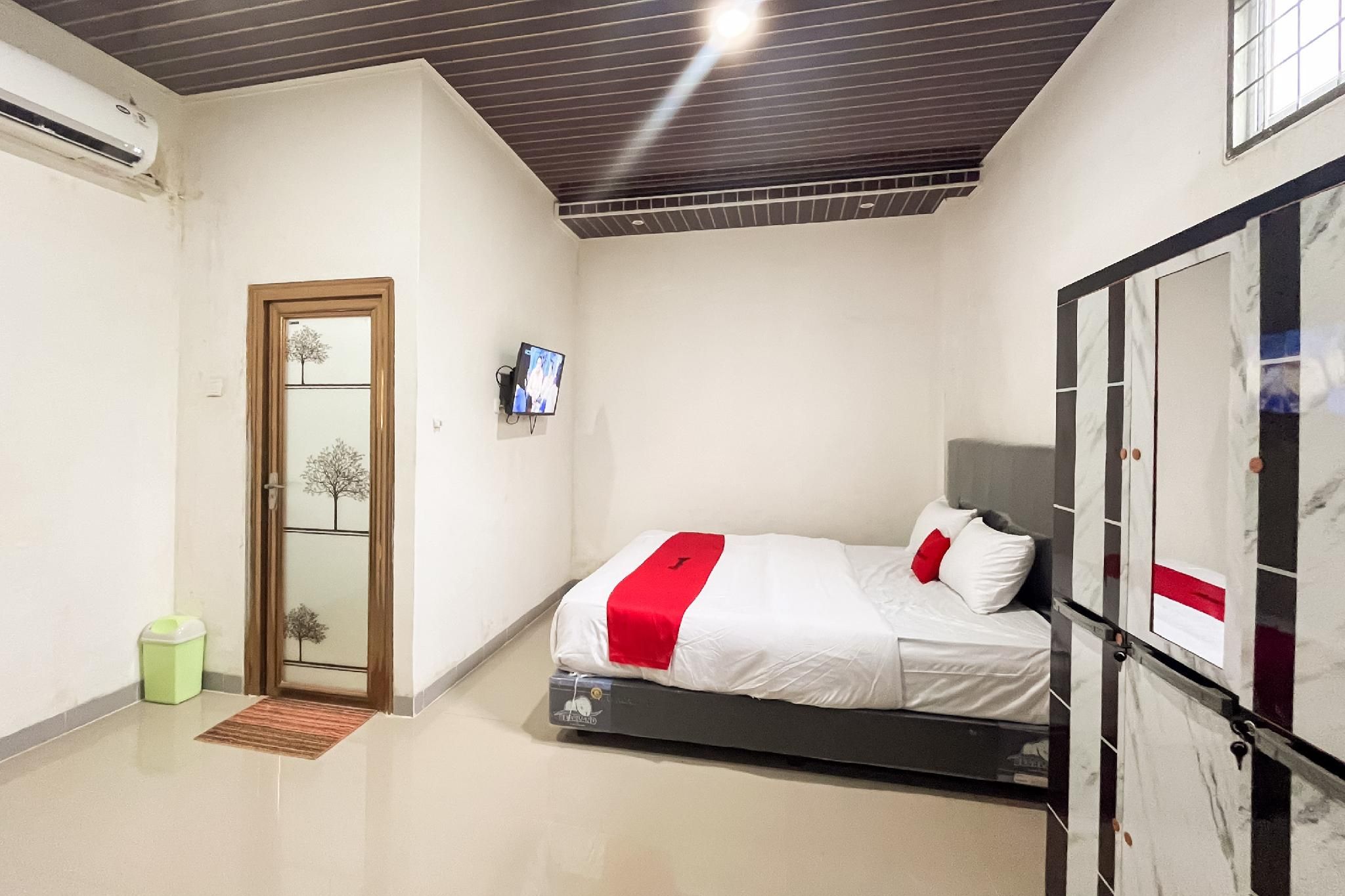 RedDoorz Room