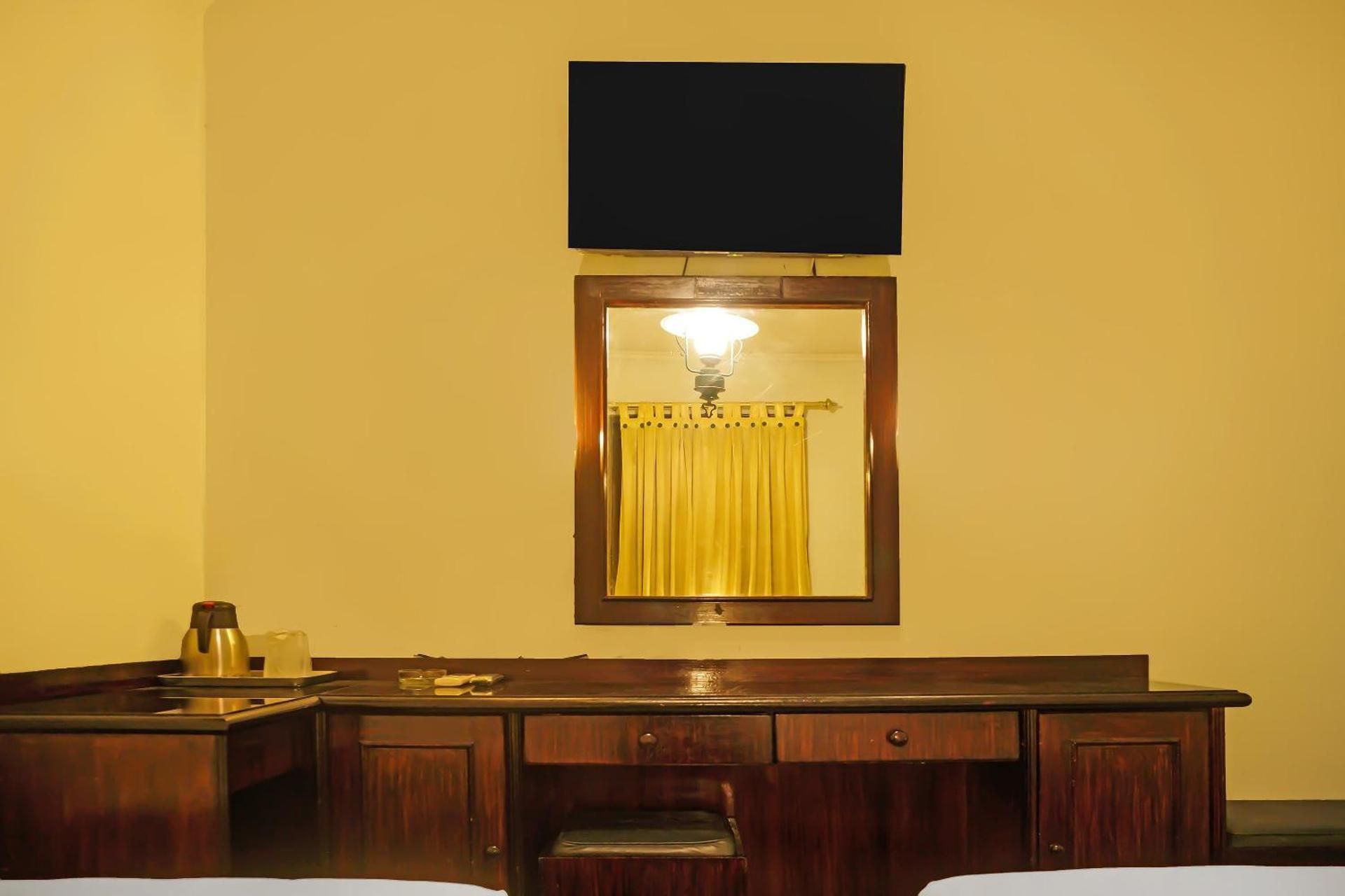 Collection O 92690 Hotel Limas Standard Twin Room for 2 Adults 3