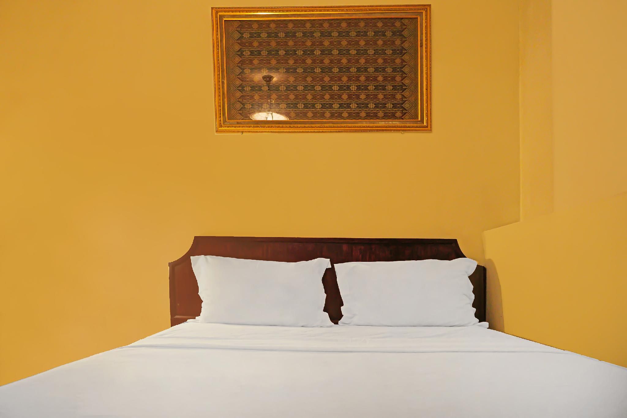 Collection O 92690 Hotel Limas Deluxe Double Room 2