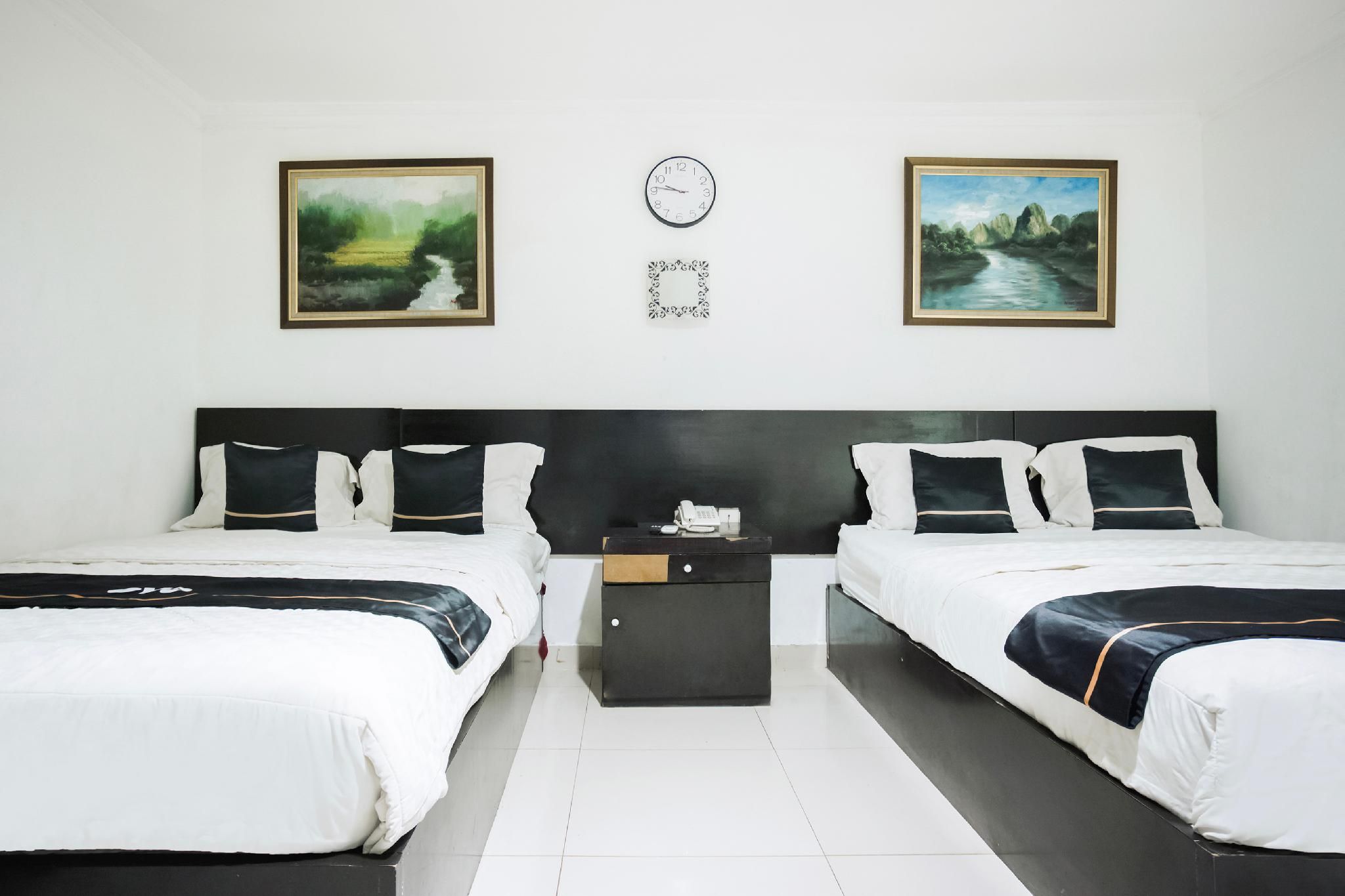 Suite Family Room