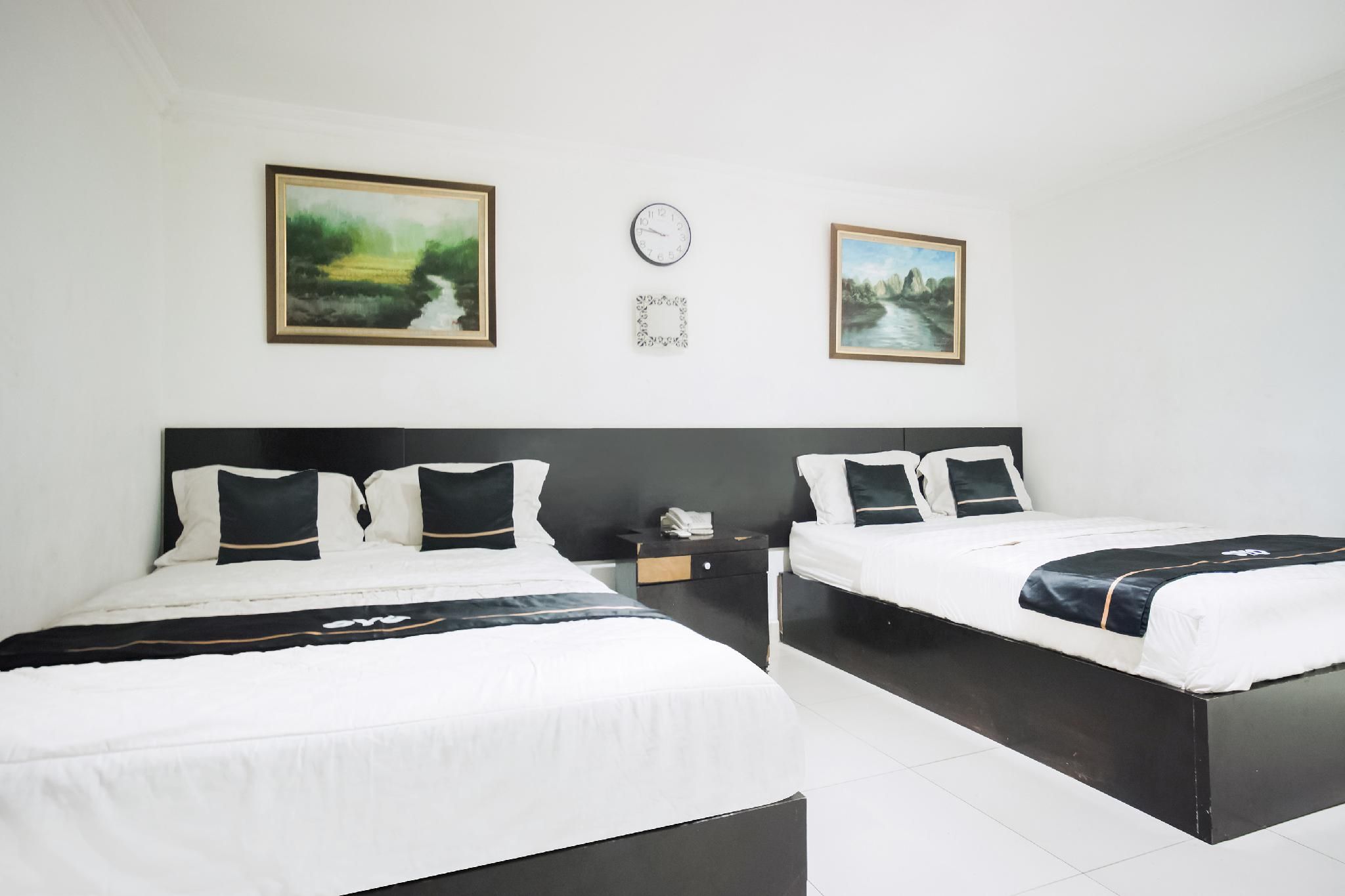 Suite Family Room