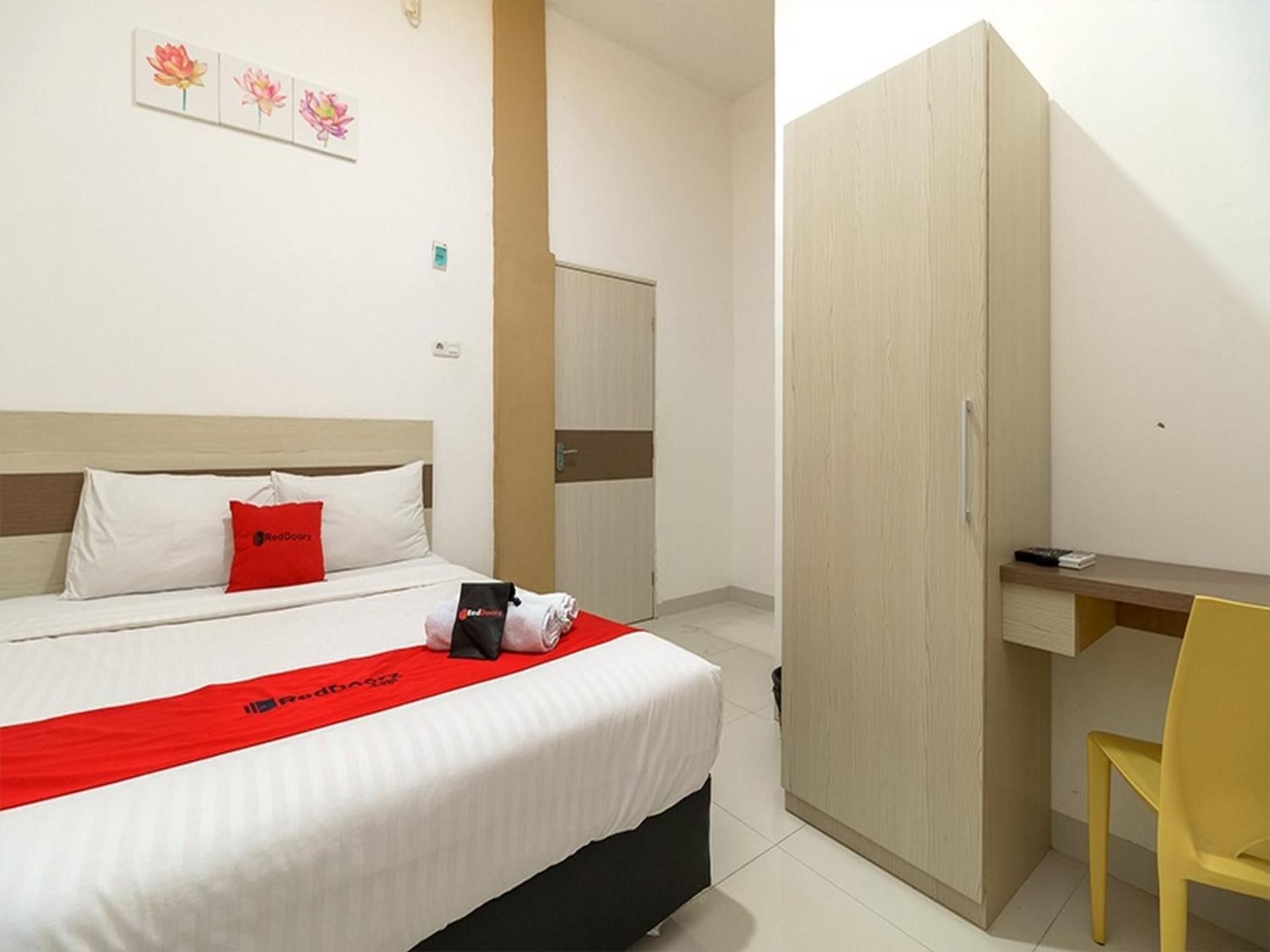 RedDoorz Room