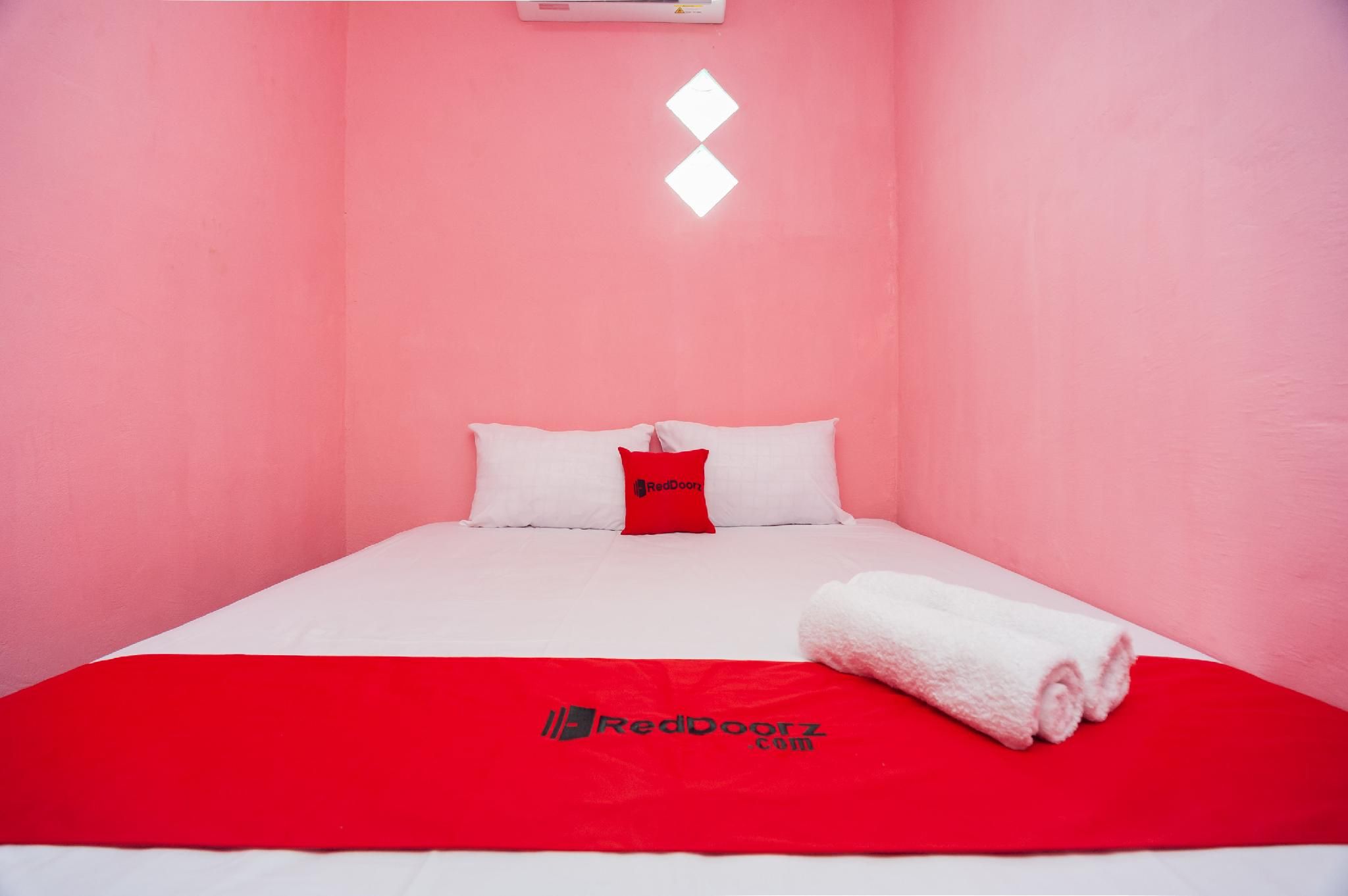 RedDoorz Room