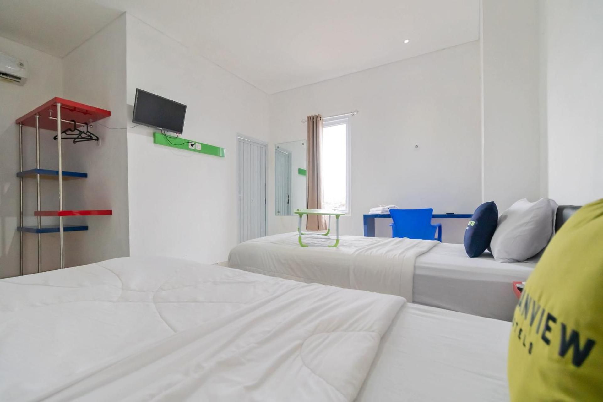 Urbanview Hotel Ephe Palembang by RedDoorz Superior Twin Room 2