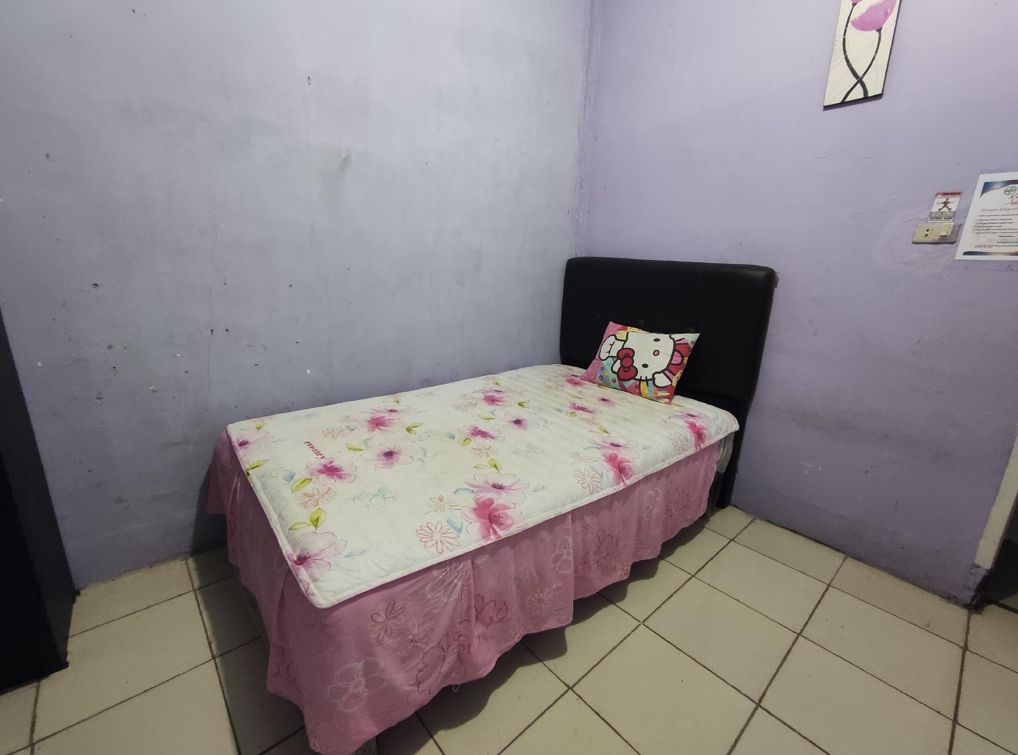 Economy Room