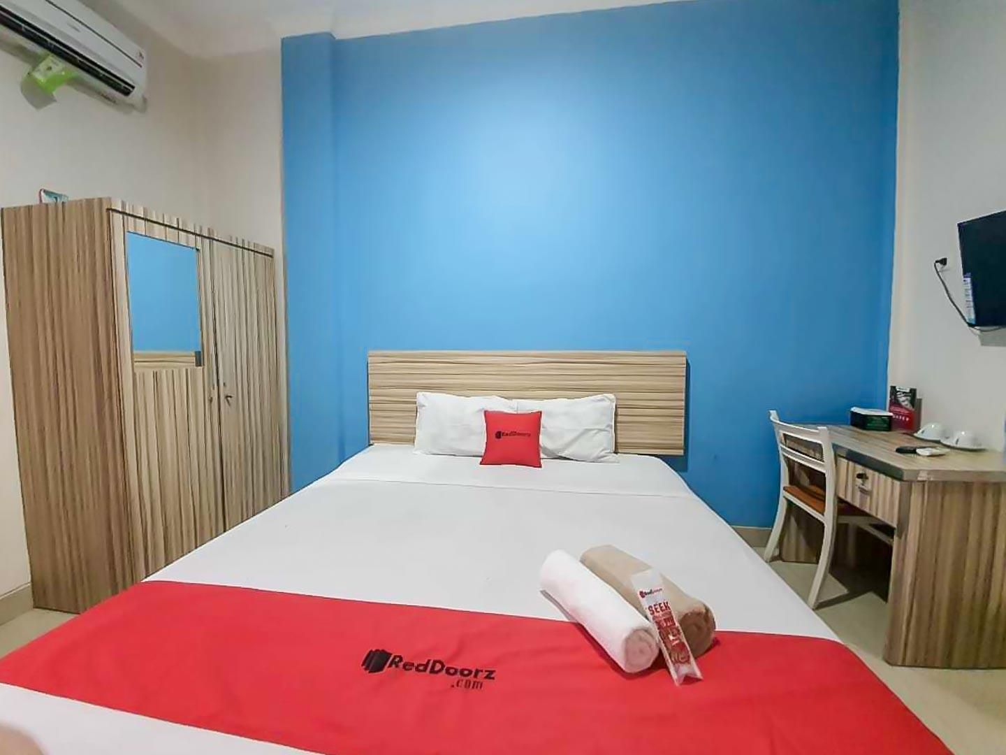 RedDoorz Room