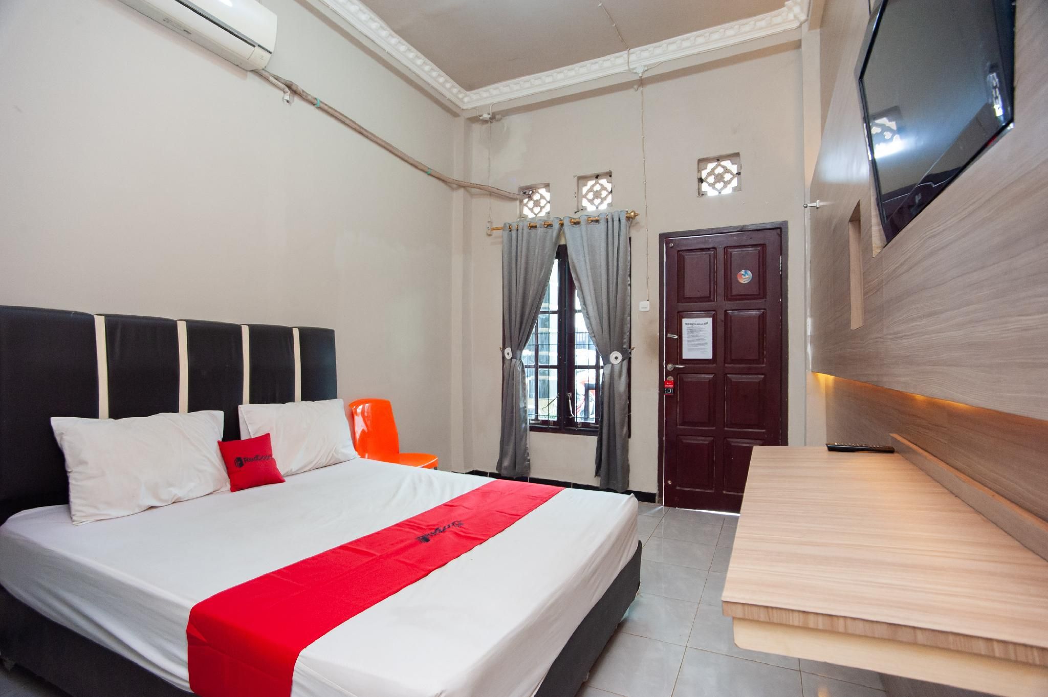 RedDoorz Room