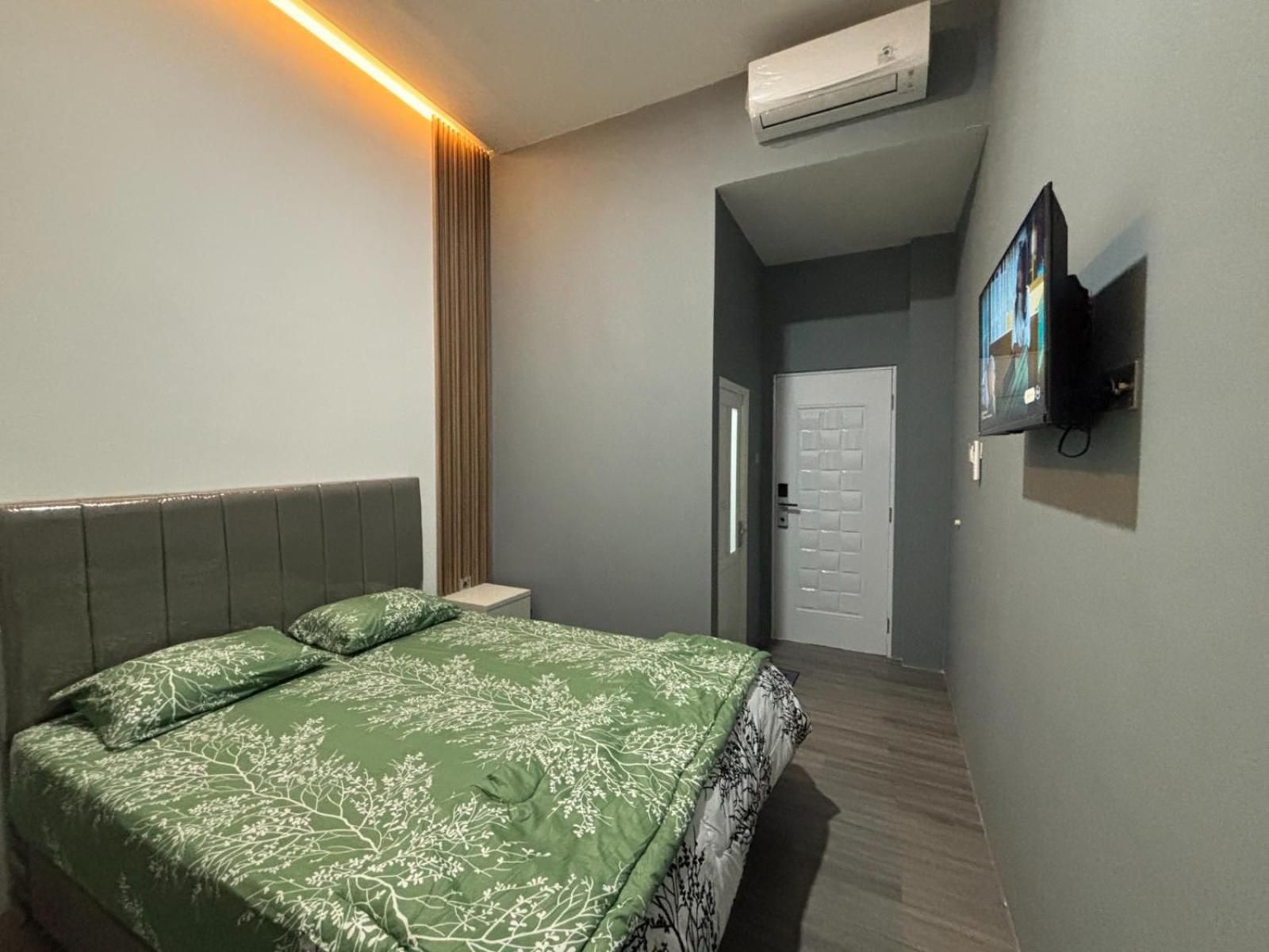 AJ kost & homestay Standard - 1 Queen Bed