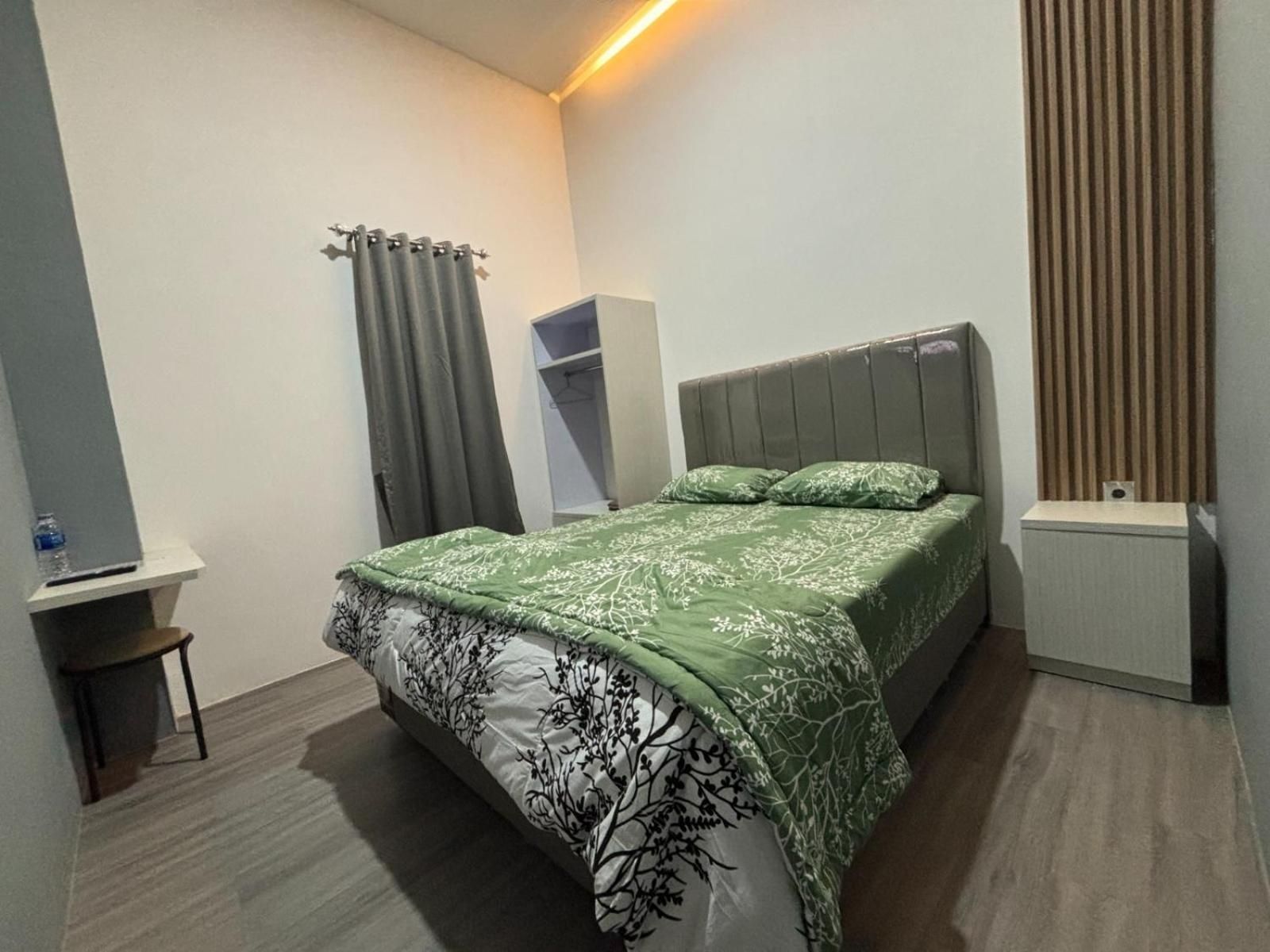 AJ kost & homestay Standard - 1 Queen Bed 2