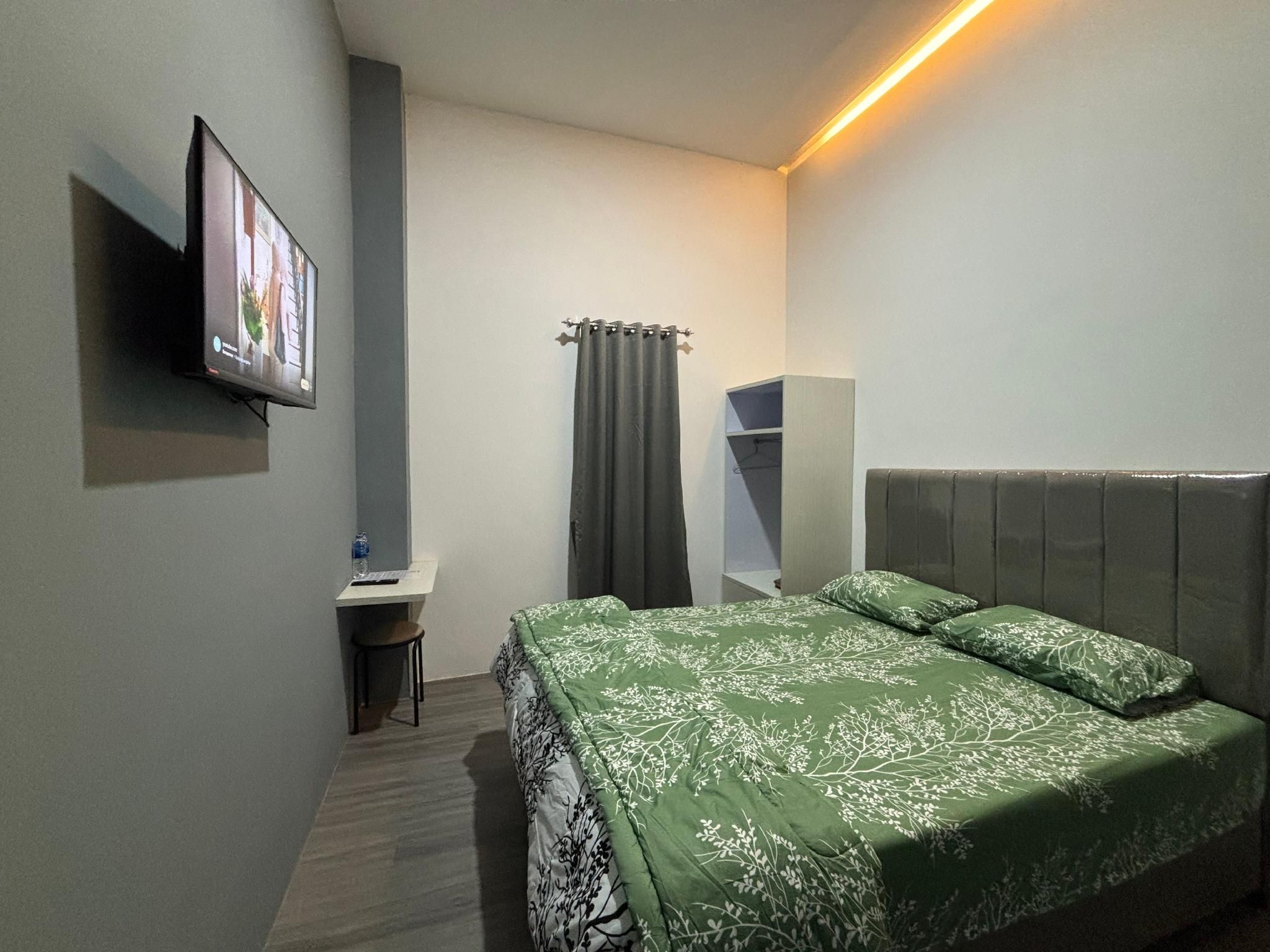 AJ kost & homestay Standard - 1 Bed Queen Non-Smoking