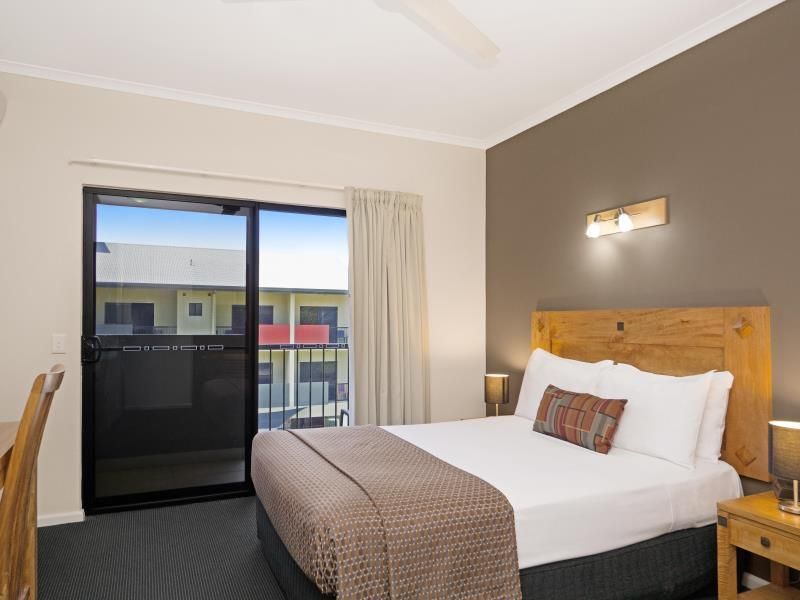Quality Hotel Darwin Airport 1 King Bed, Nonsmoking, Upgrade