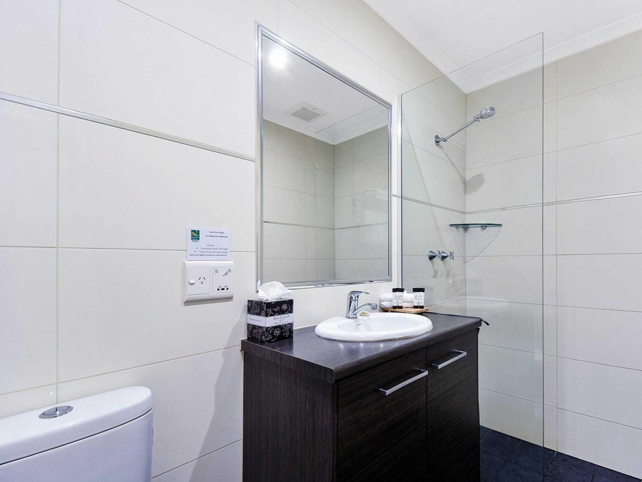 Quality Hotel Darwin Airport 1 King Bed, Nonsmoking, Upgrade 3