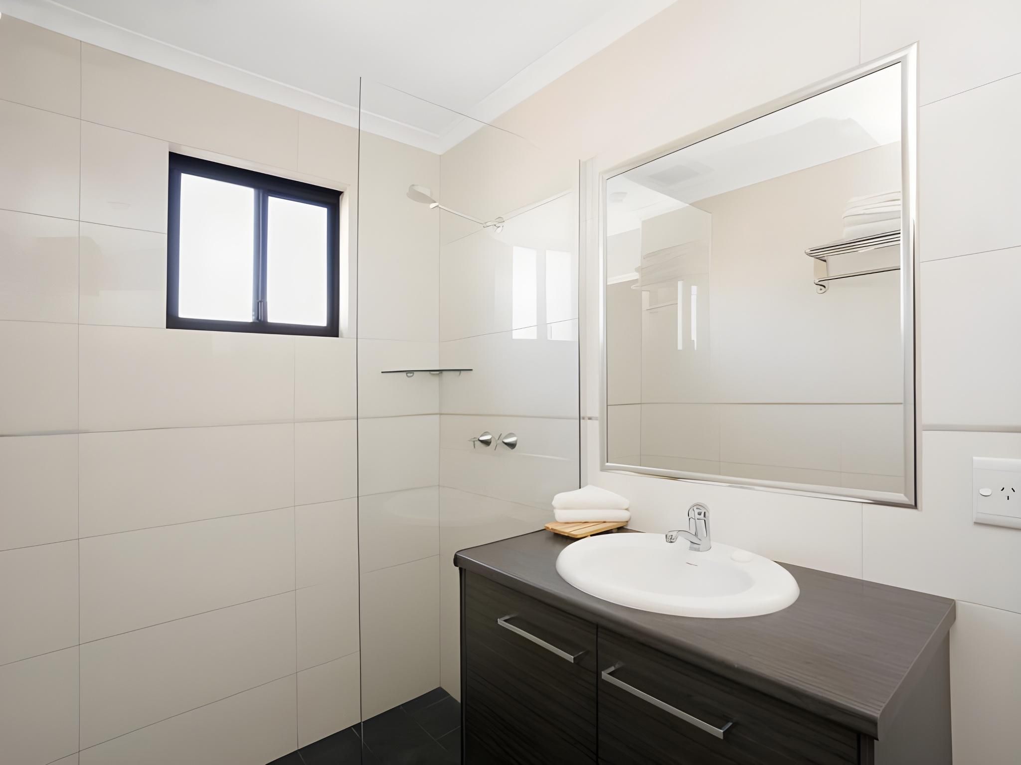 Quality Hotel Darwin Airport Family Room with Kitchenette 3