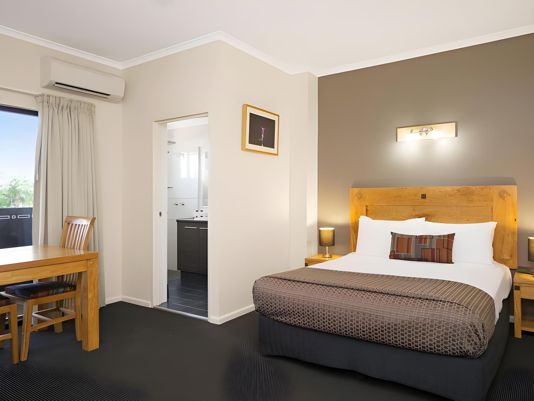 Quality Hotel Darwin Airport Standard King Room 2