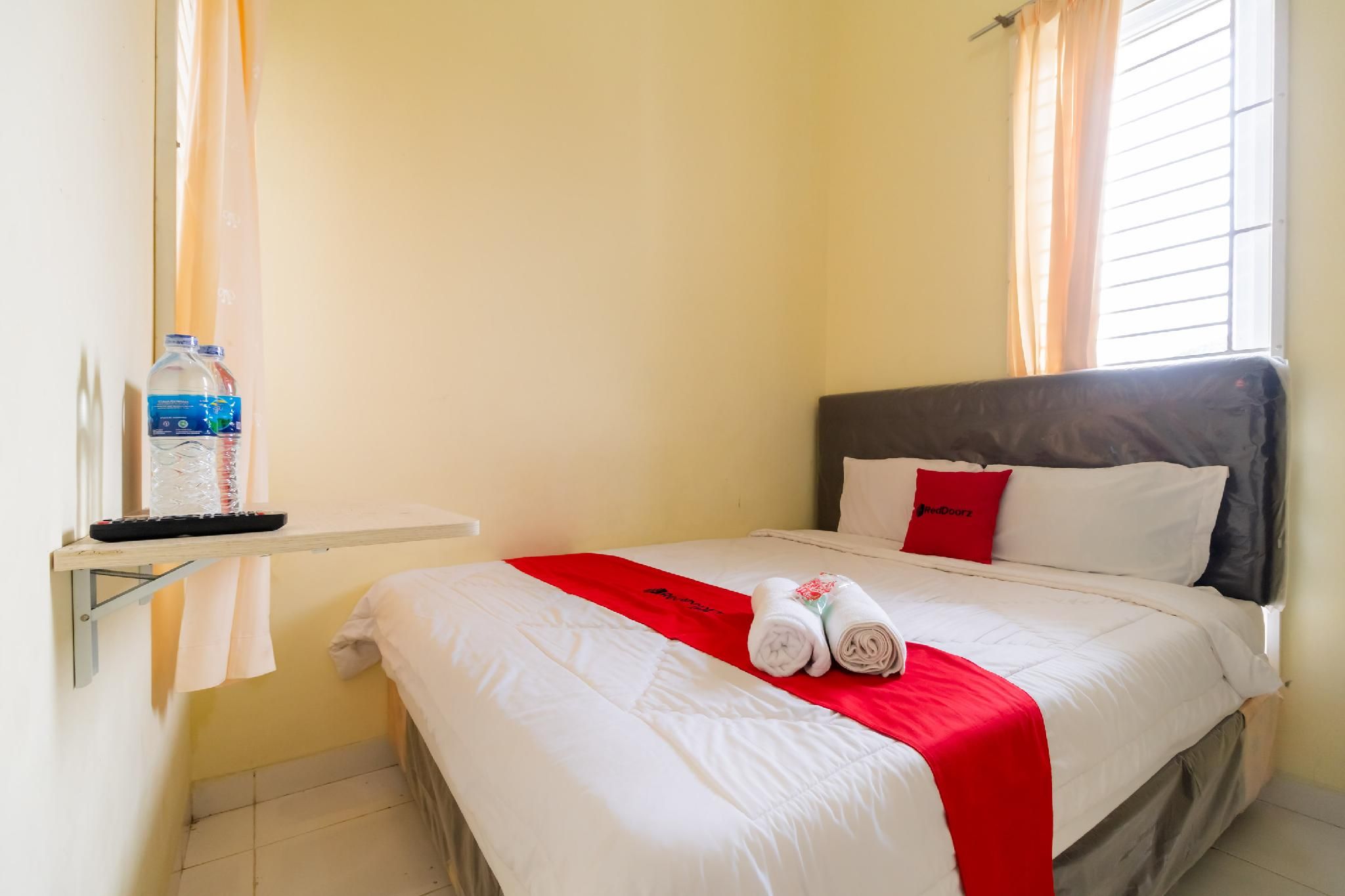 RedDoorz Room
