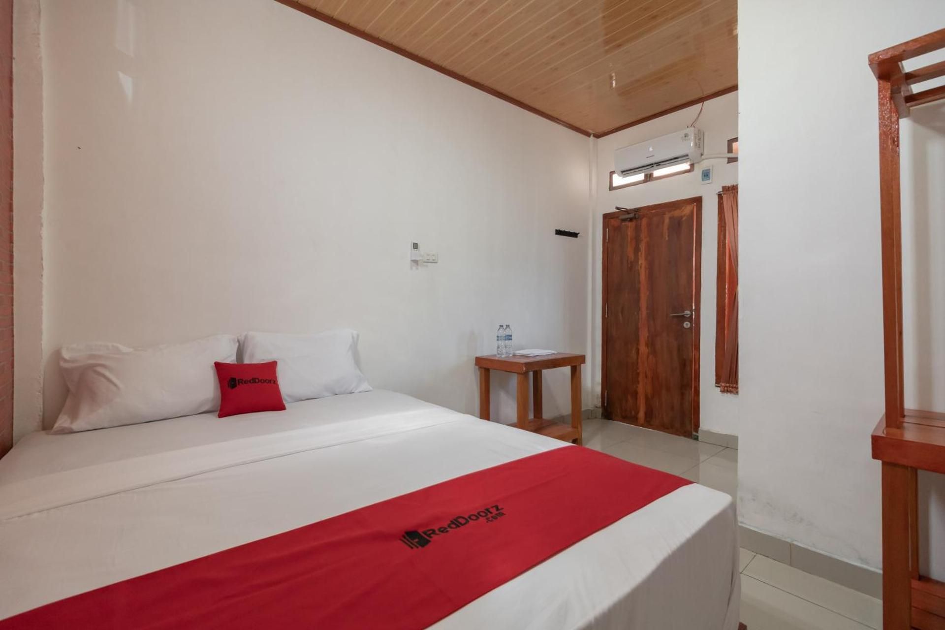 RedDoorz Room