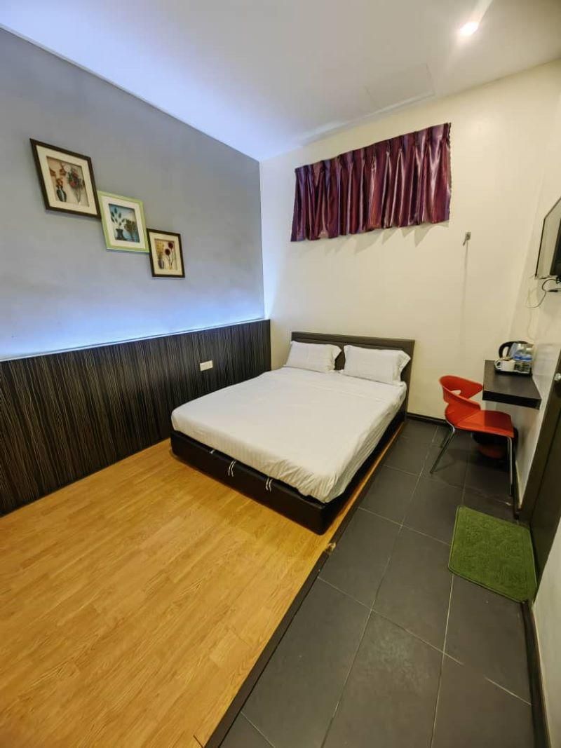 Studio8 Inn Queen Bed