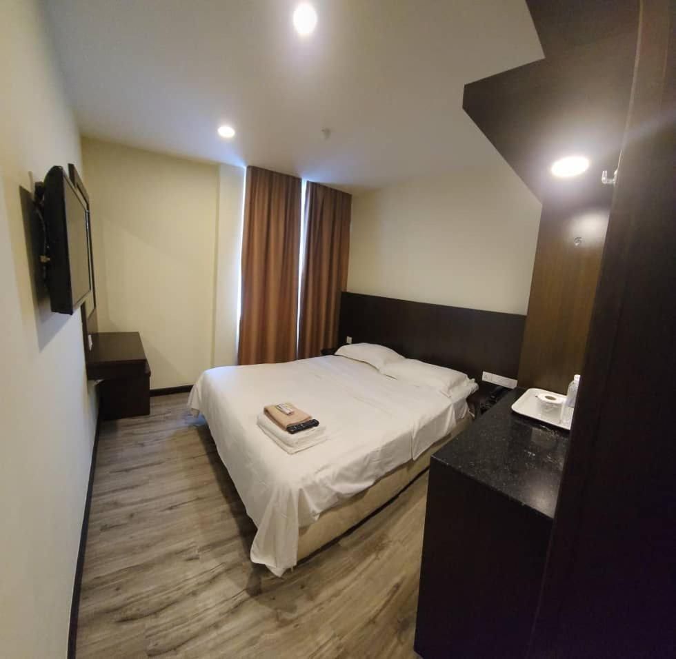 LUCKY - 5 INN Deluxe King Room 2