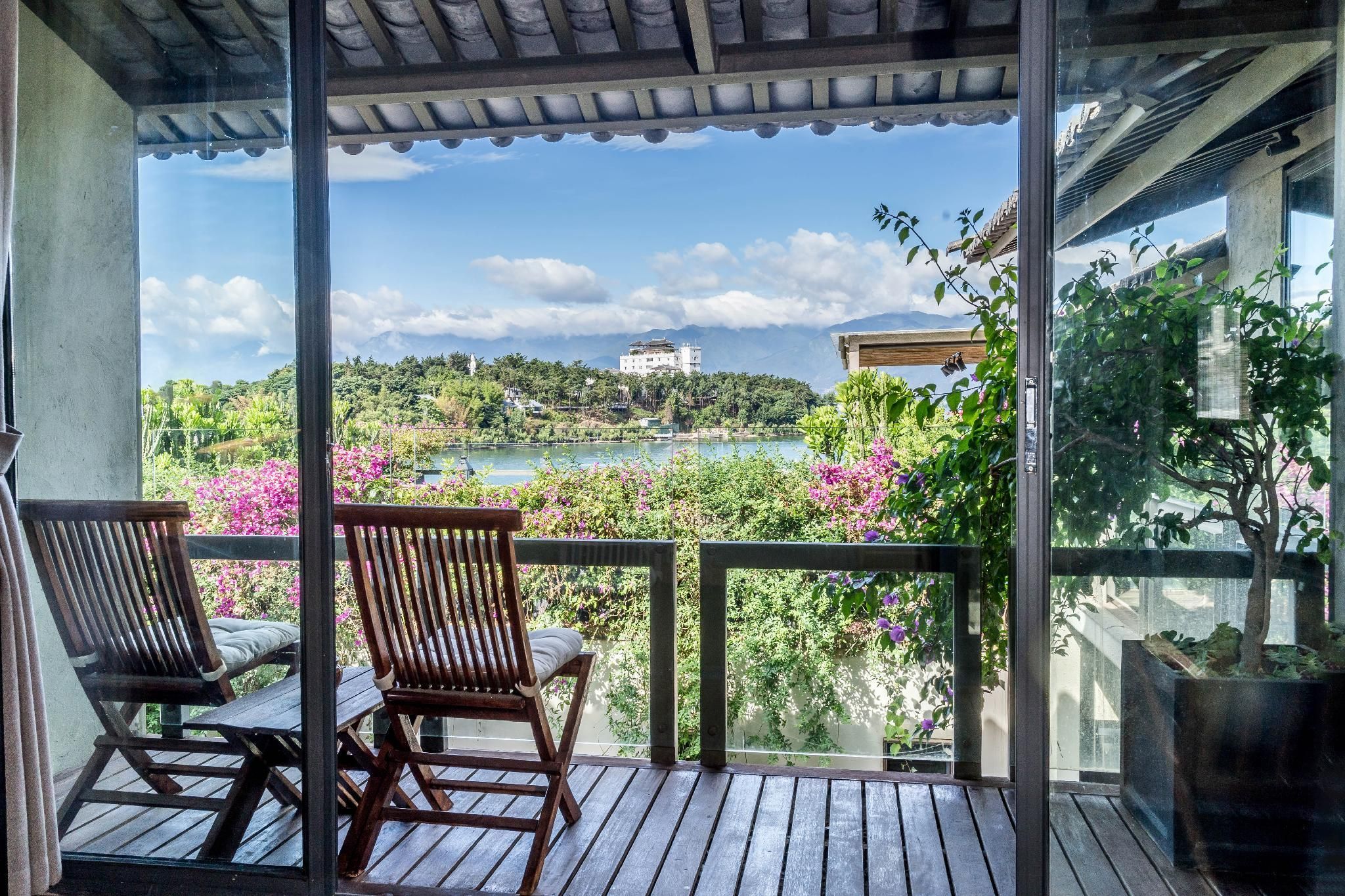 Lakeside Apartment