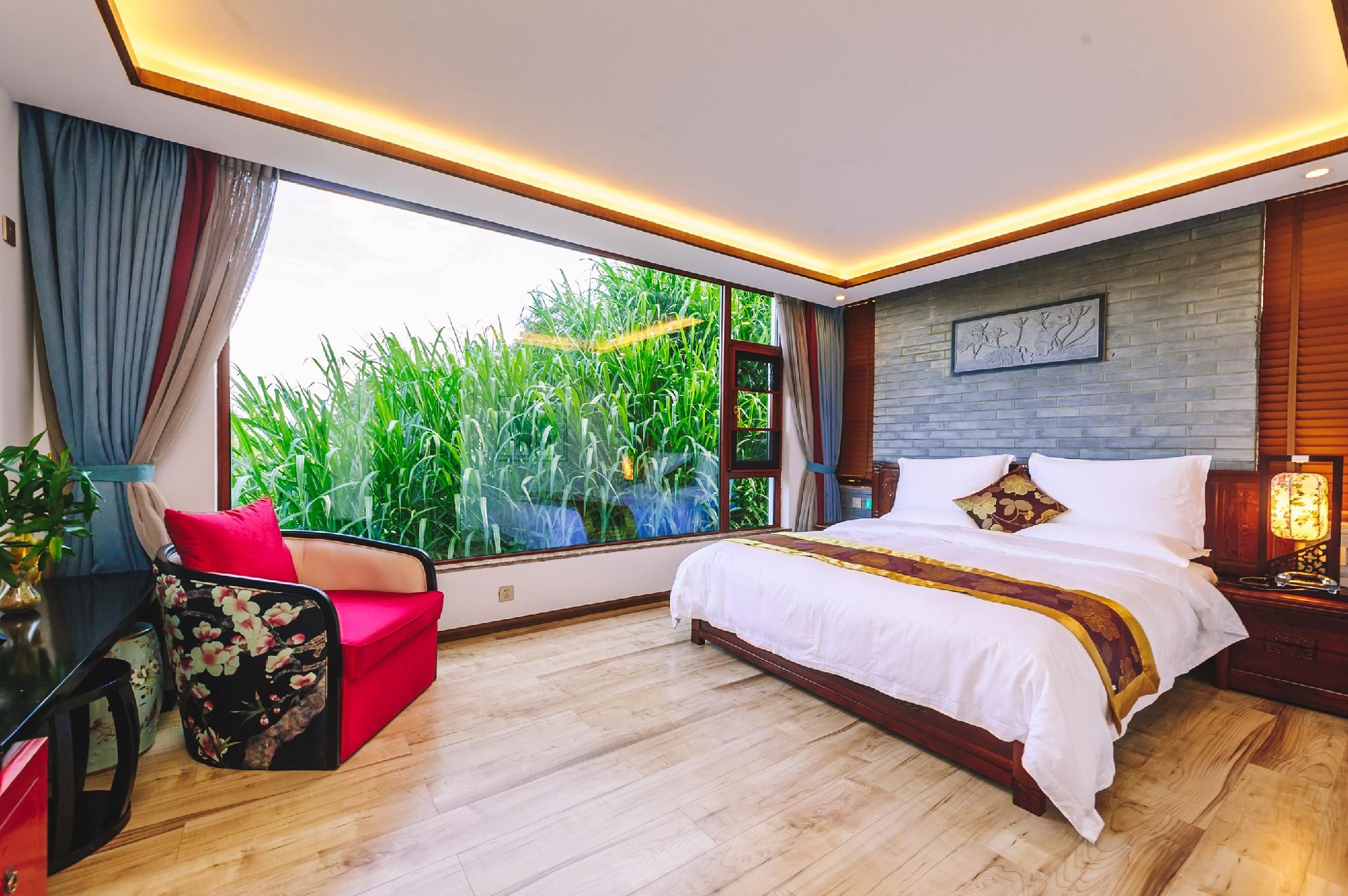 Queen Room with View