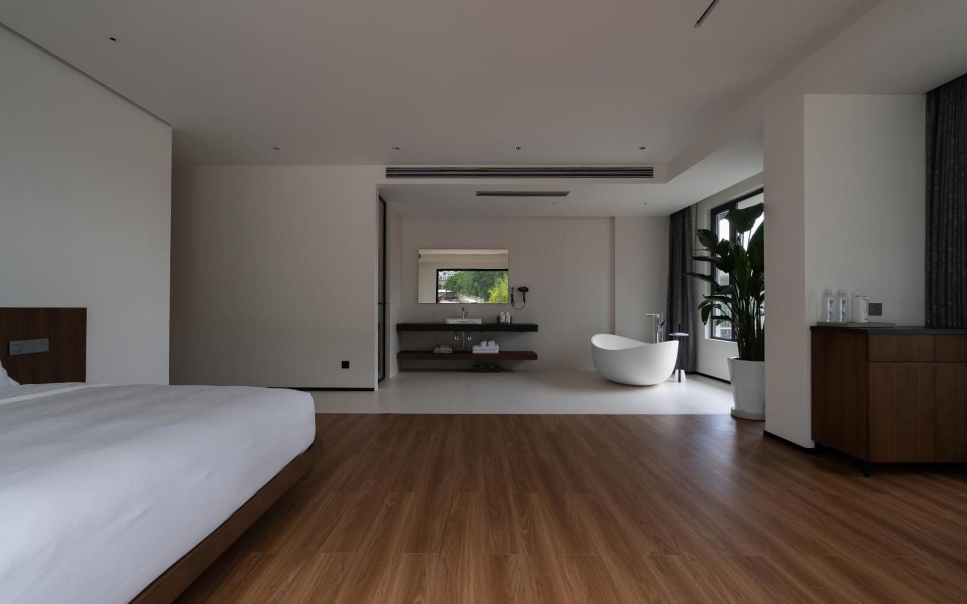 Mountain View King Room