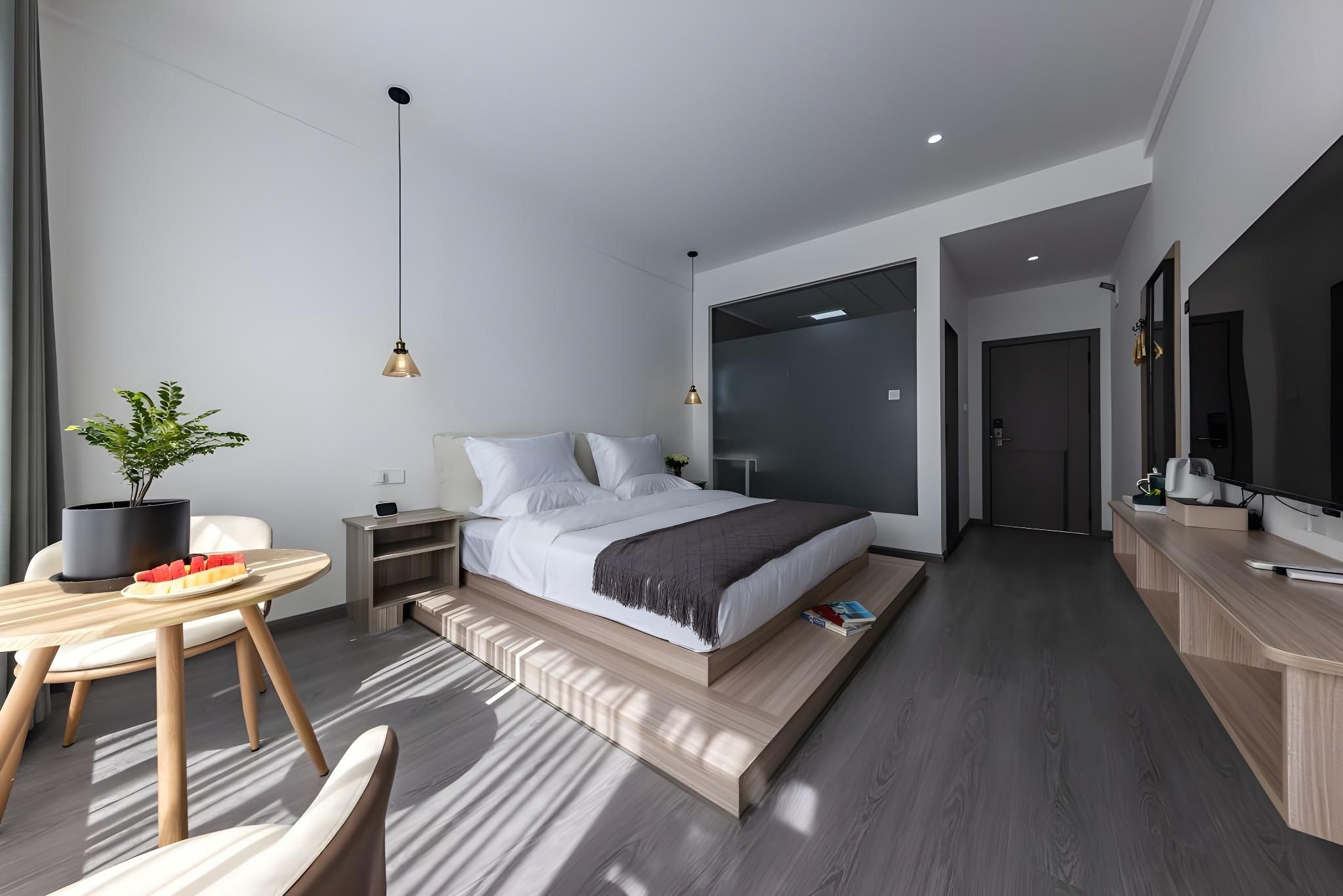 Mountain View Queen Room