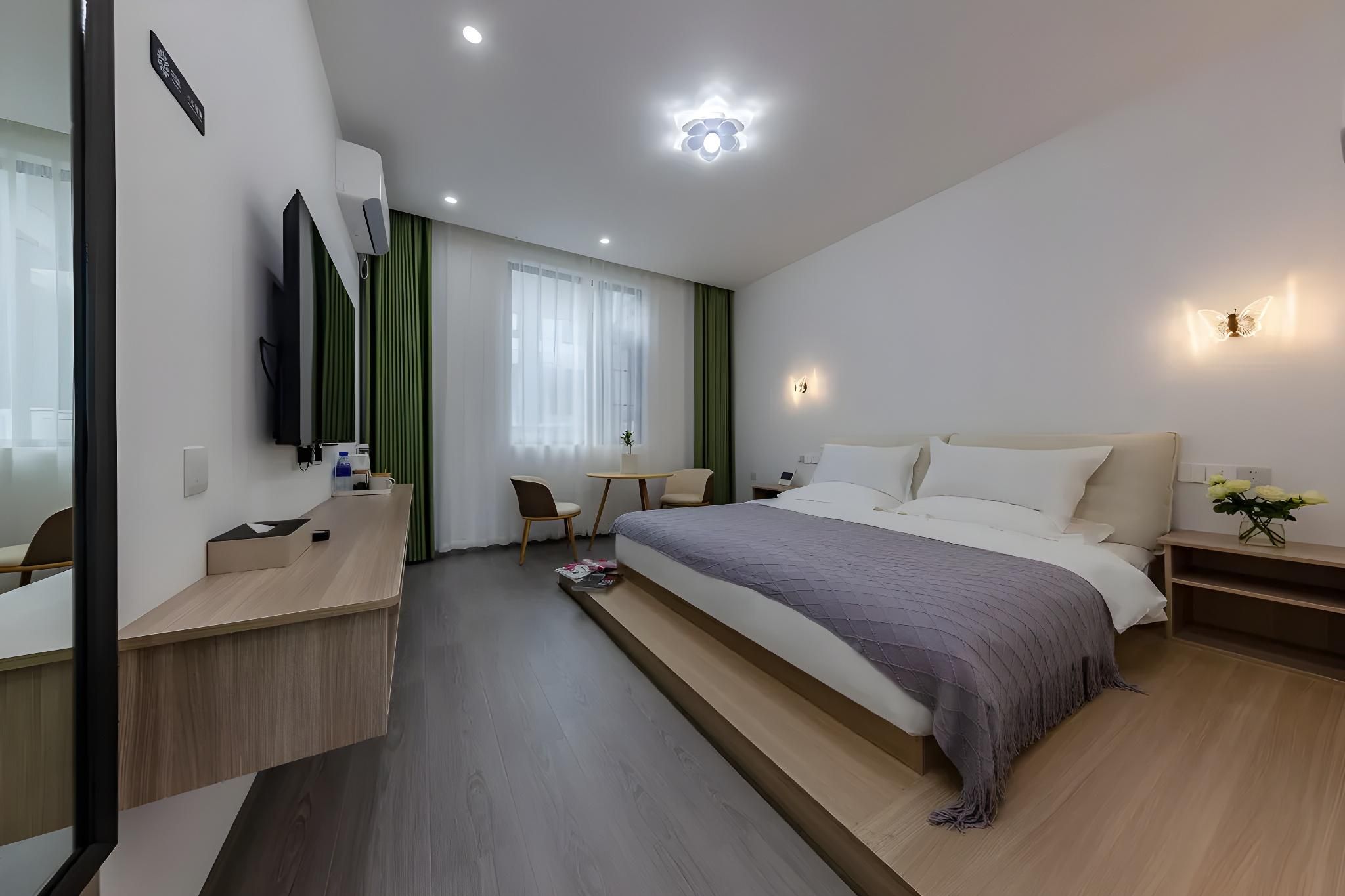 Comfort Queen Room