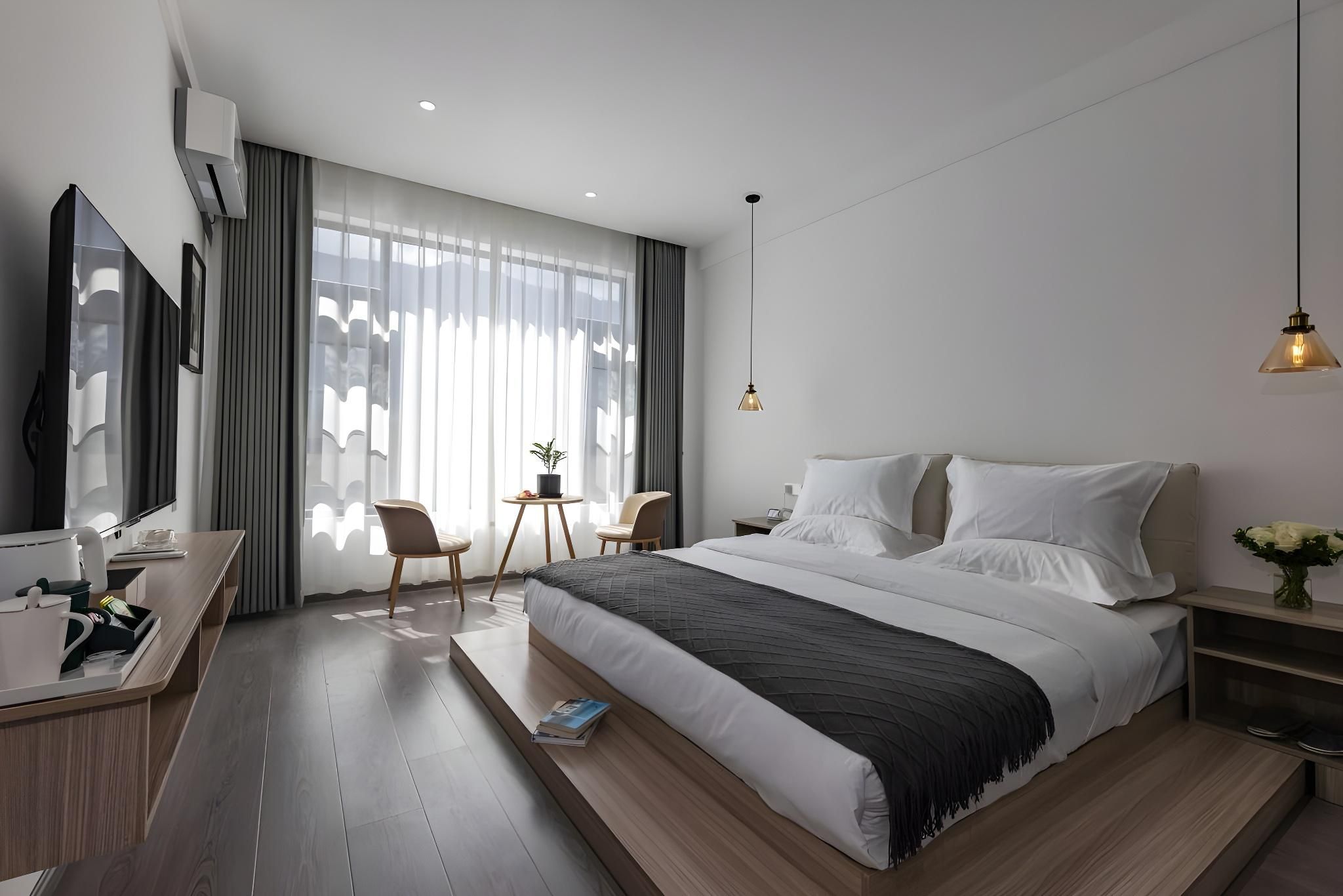 Mountain View Queen Room