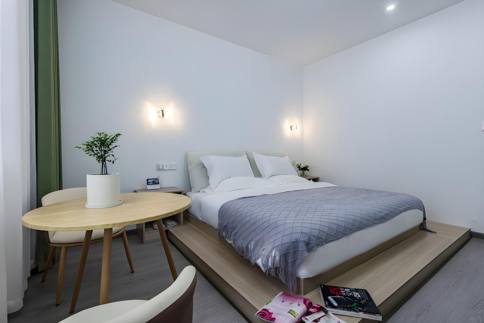 Huazhu - Deluxe Bed Room