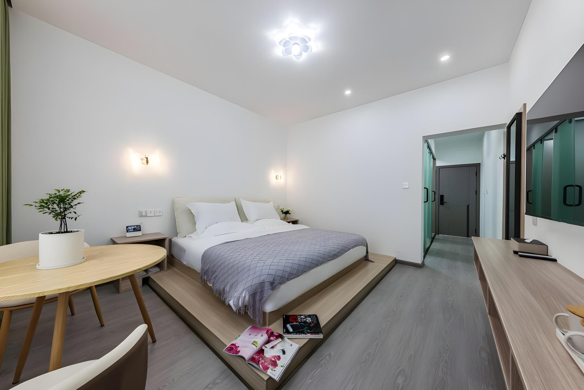 Huazhu - Deluxe Bed Room