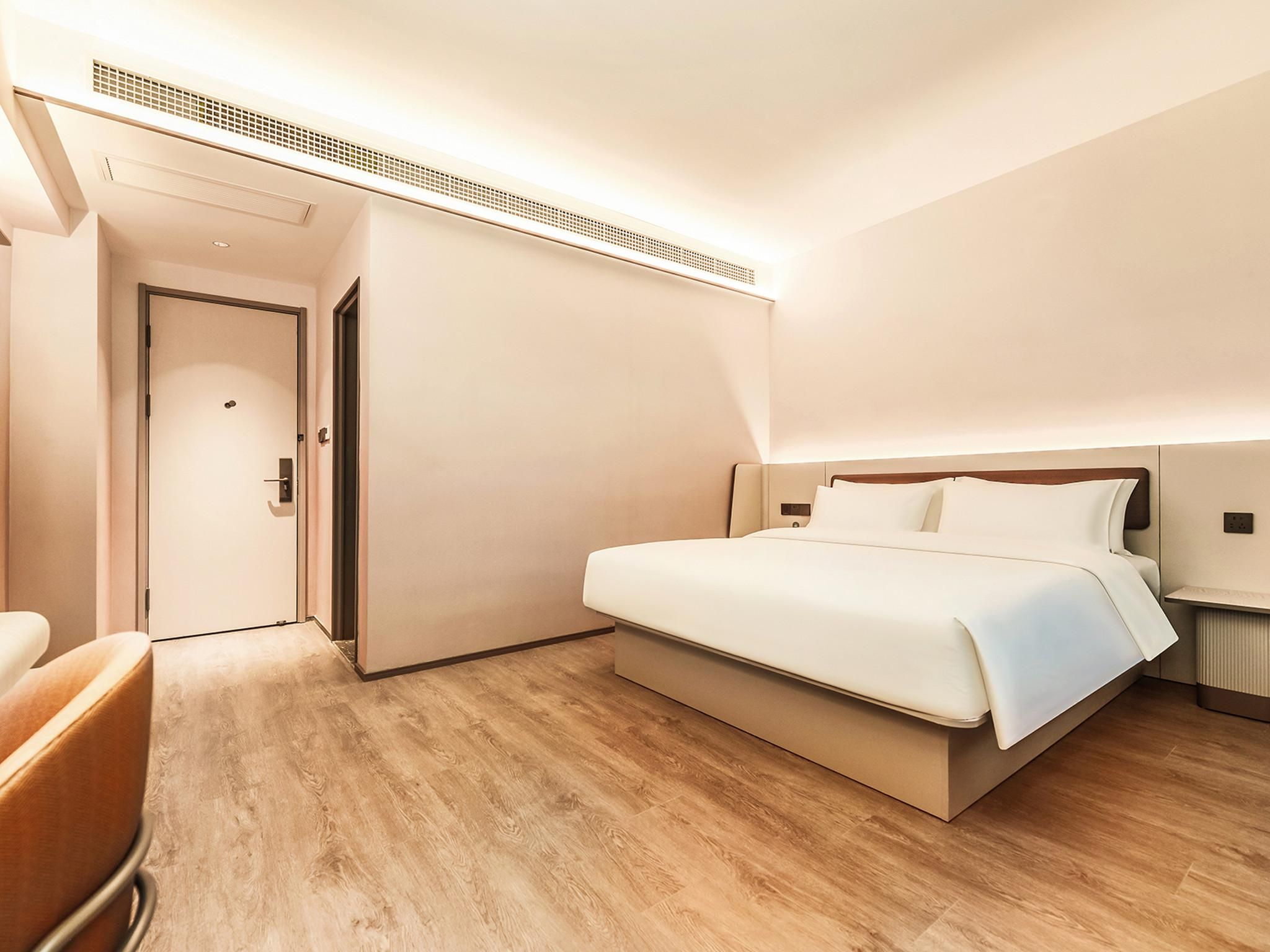 Huazhu - Room With View