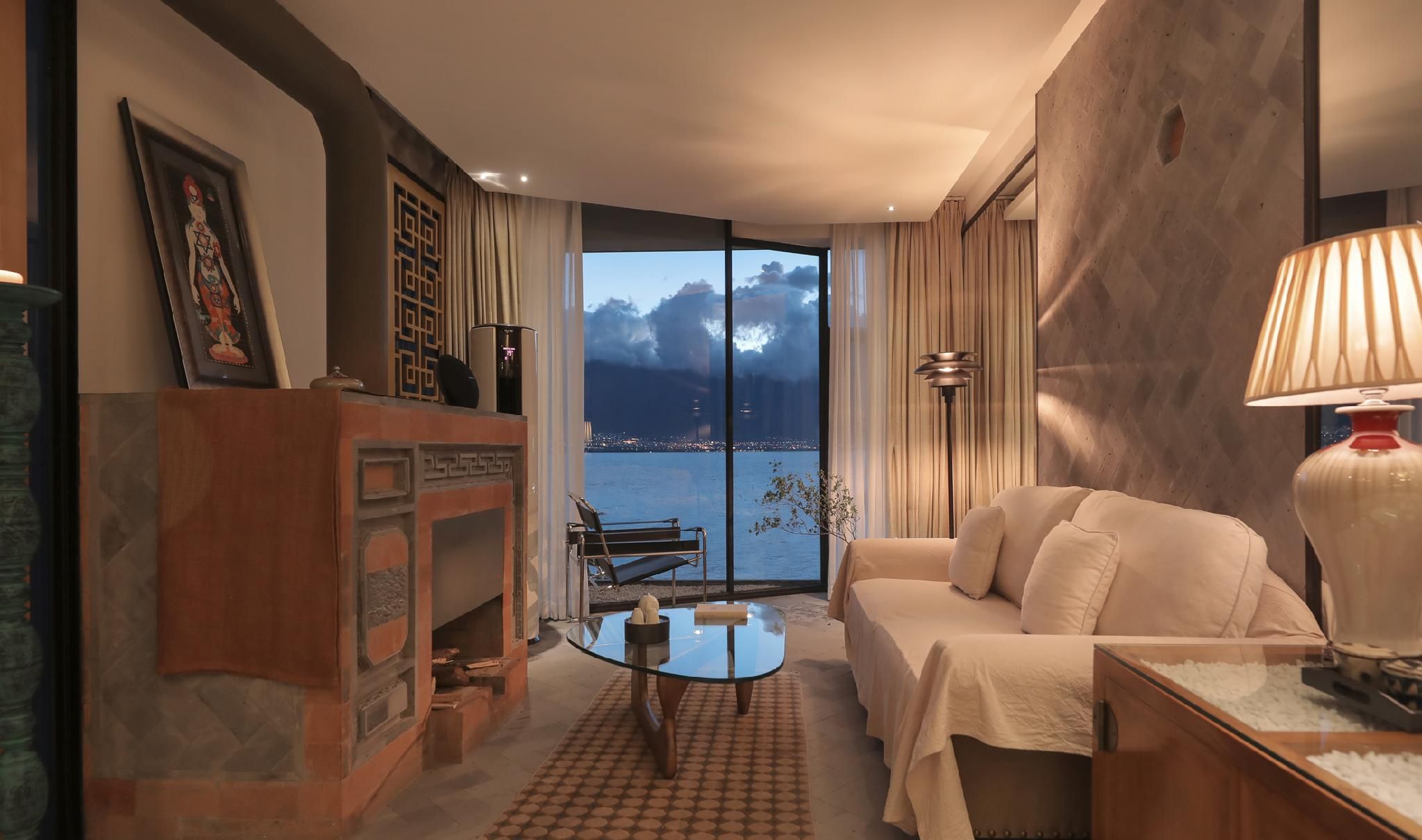 One-Bedroom Suite Lake View