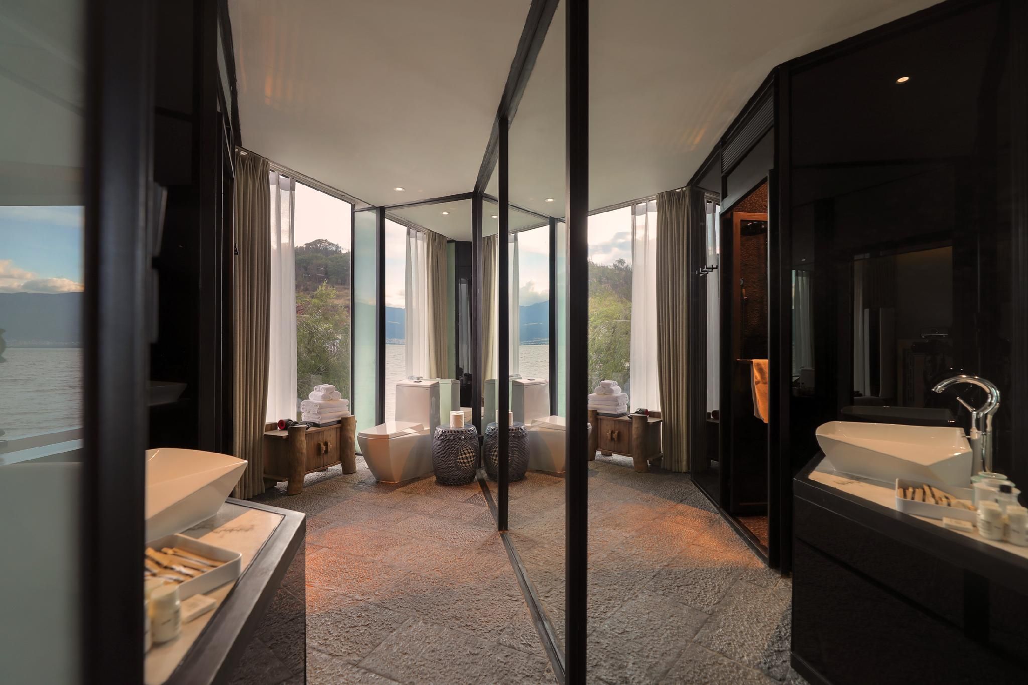 Lake View Family Suite