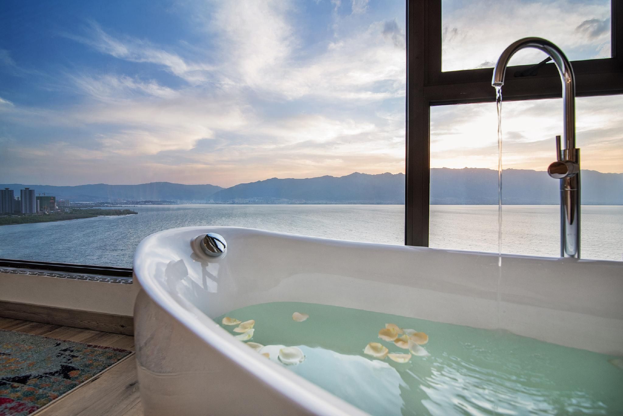 Deluxe King Ocean View