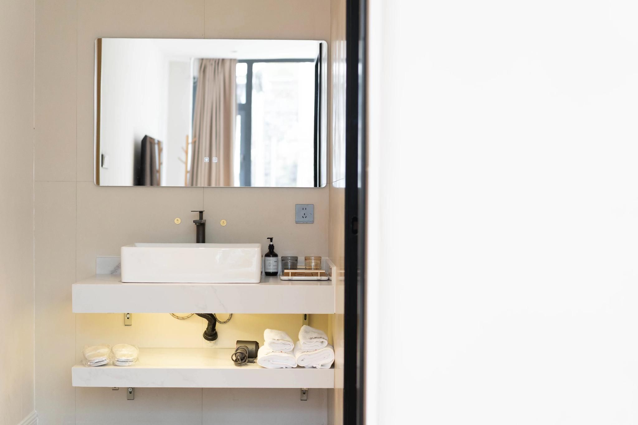 Double Room with Queen Bed