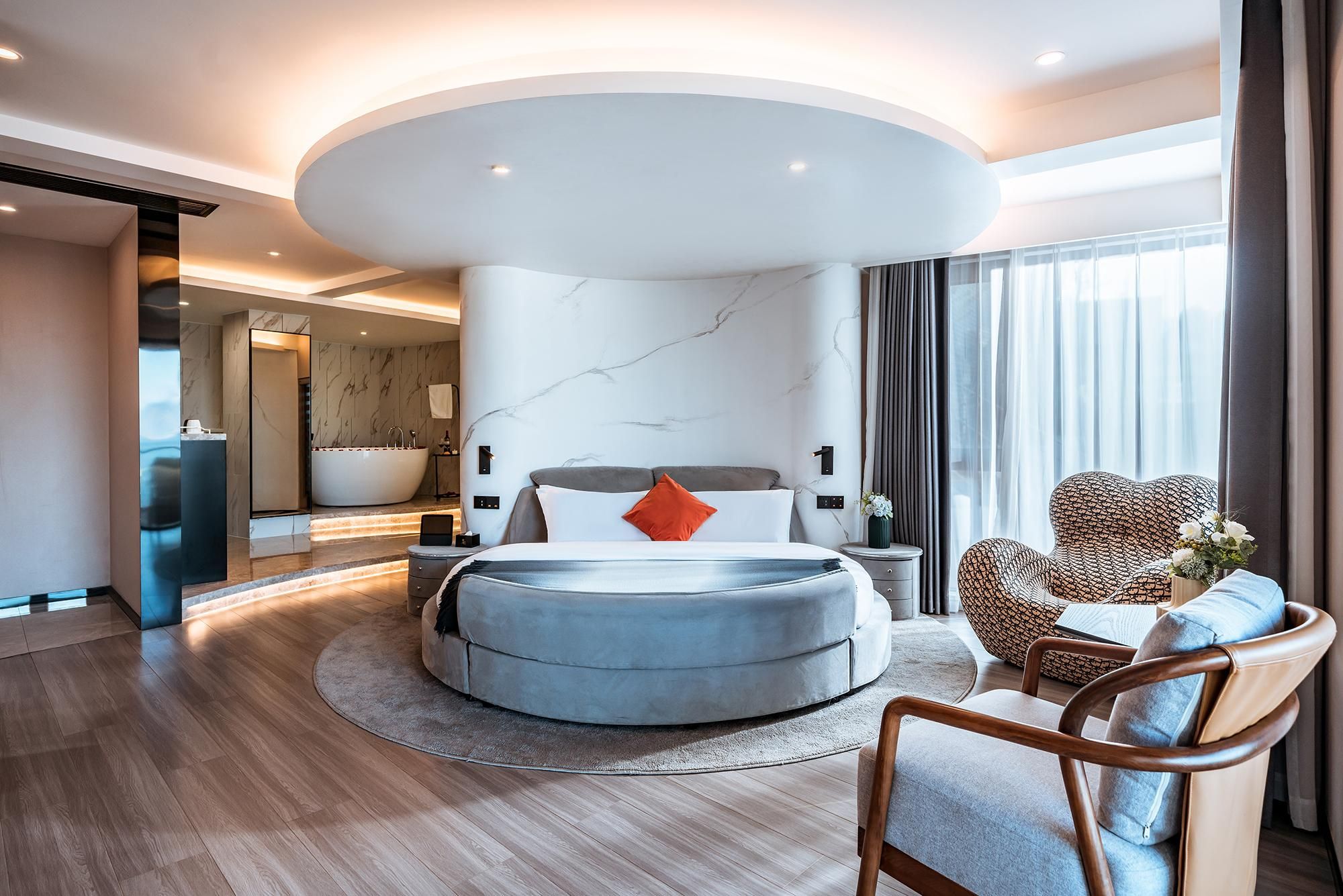 Round Bed Room