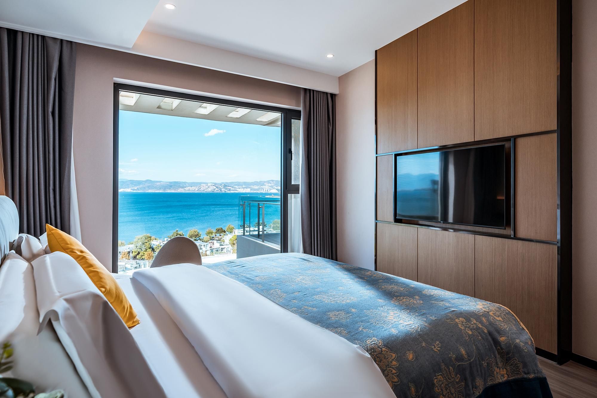 Superior Ocean Vista