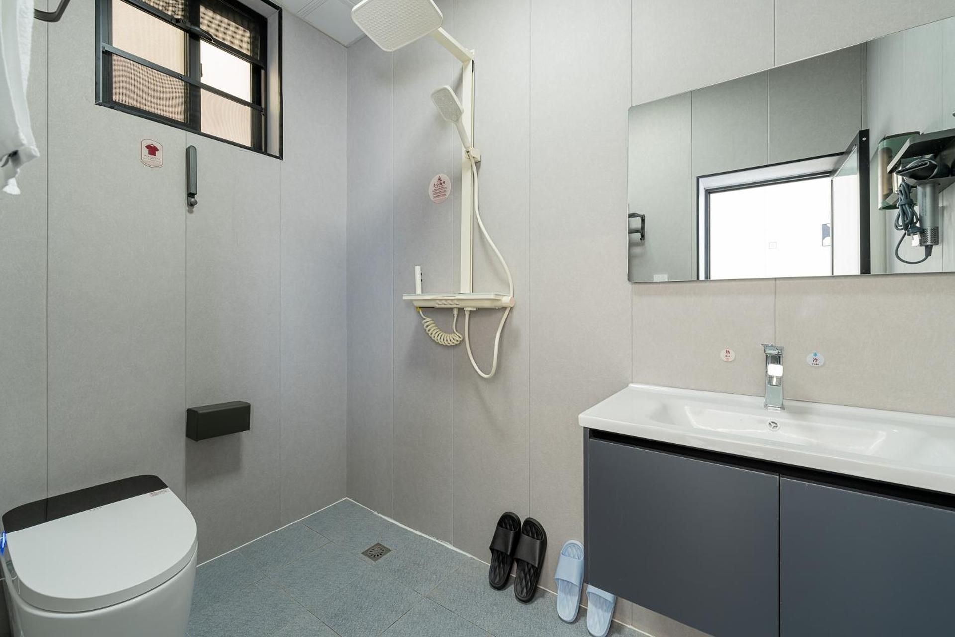 Wuyi Whispering Maple Triple Room 3