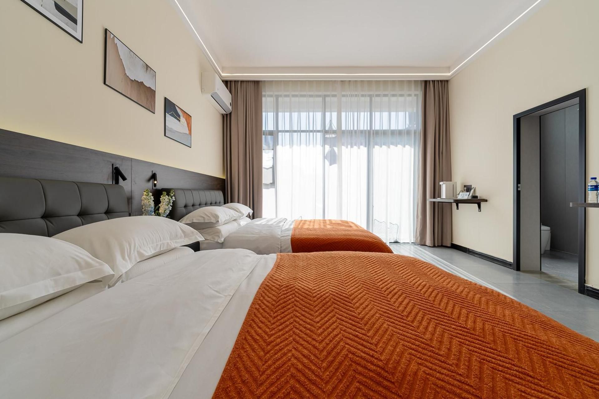 Wuyi Whispering Maple Triple Room