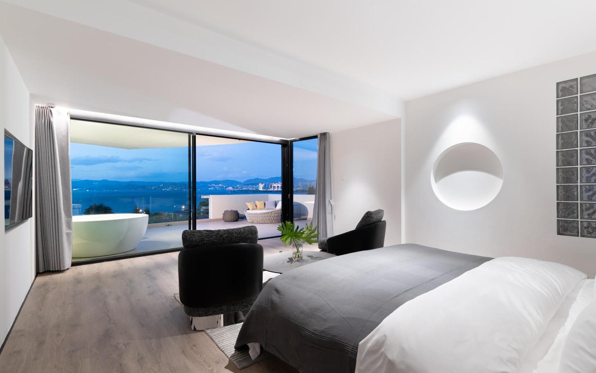Deluxe Family Suite
