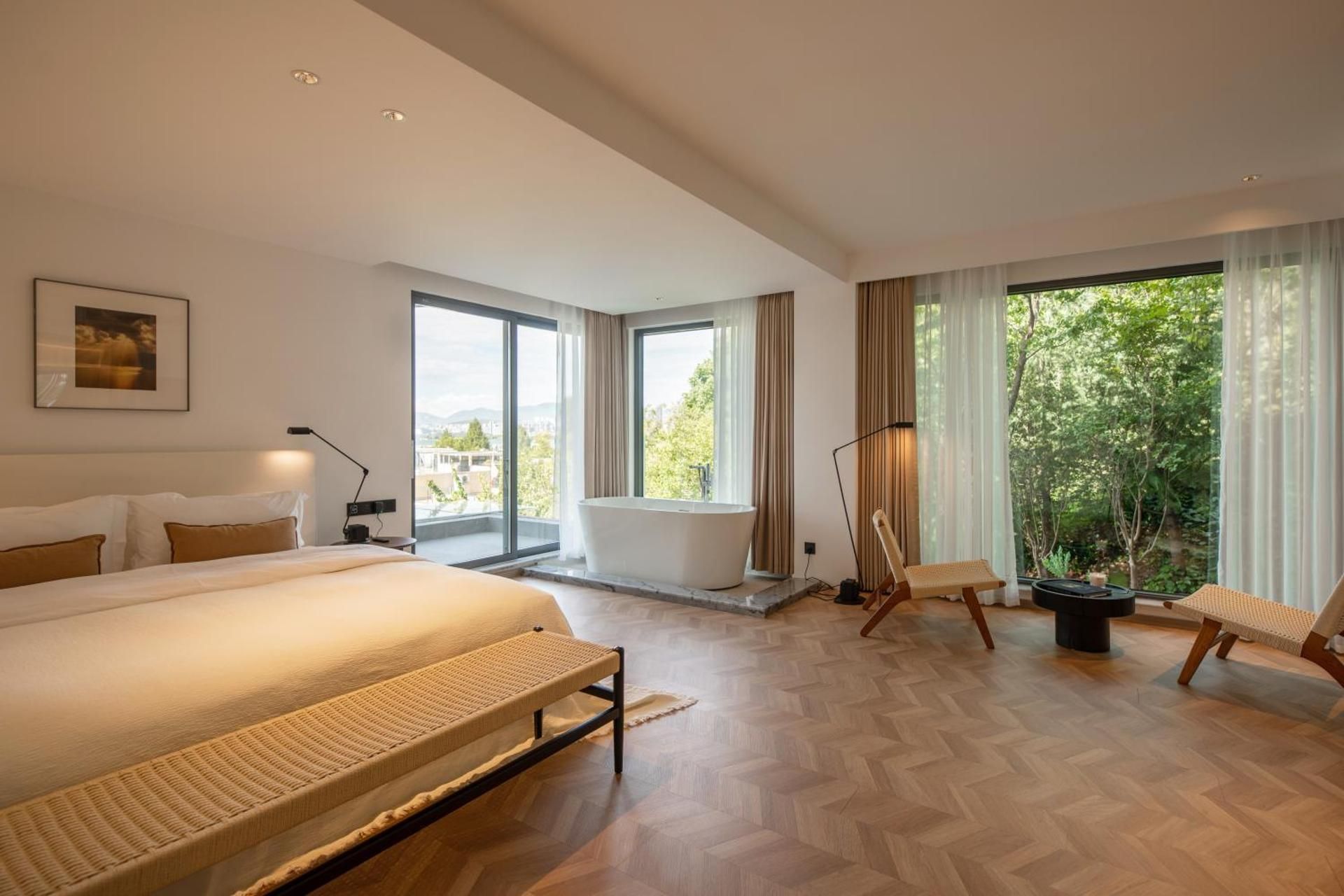 Standard Queen Room
