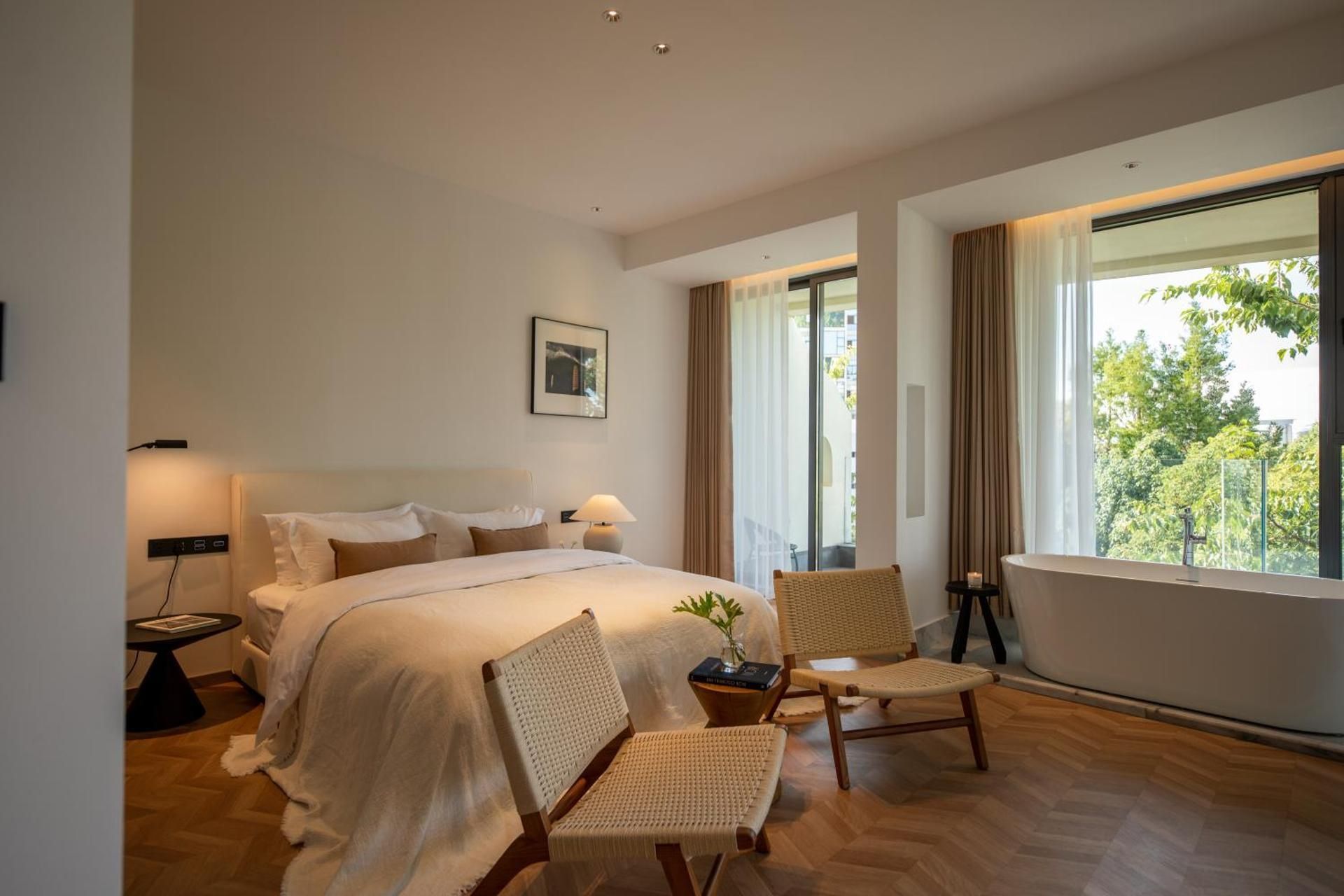 Standard Queen Room